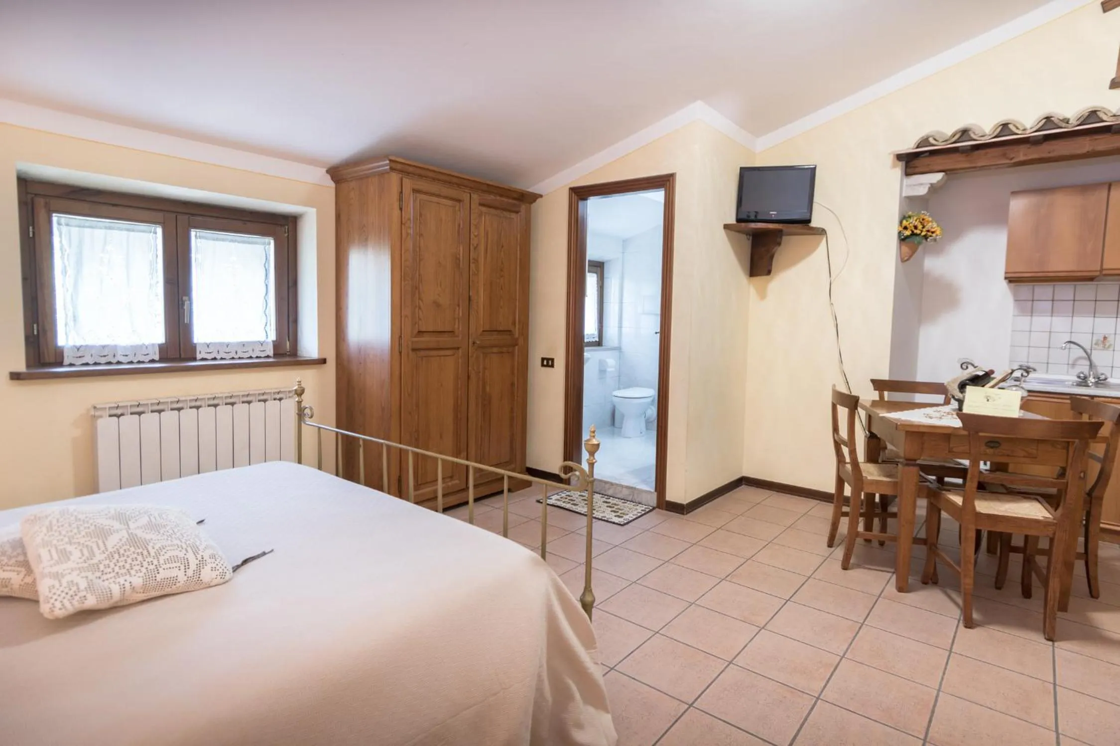 Photo of the whole room, Bed in La Piaggia