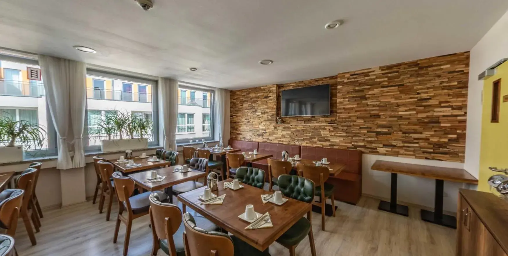 Dining area in Bayrischer Hof Dining area in Bayrischer Hof