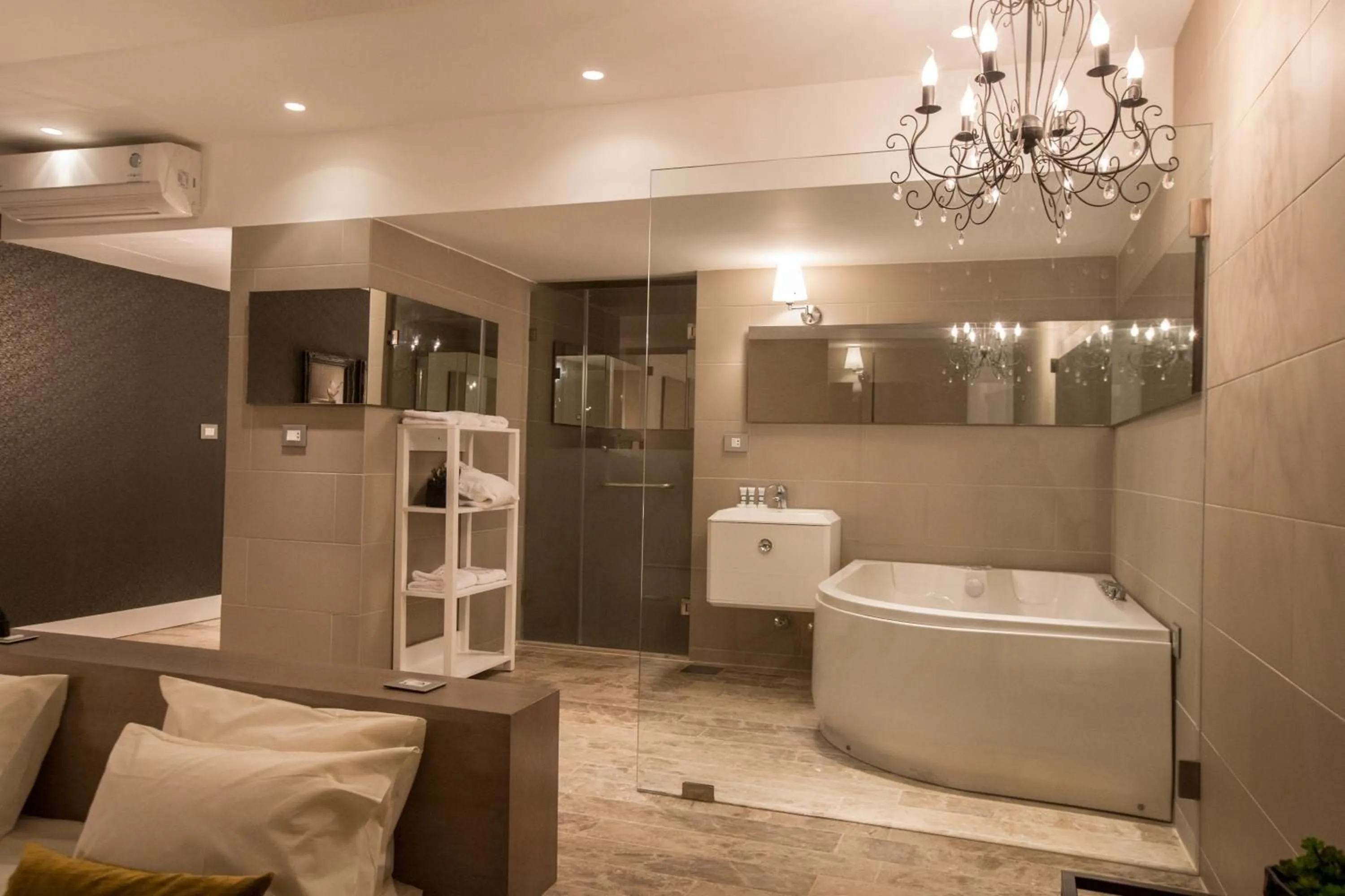 Bathroom in Four Seasons Halat