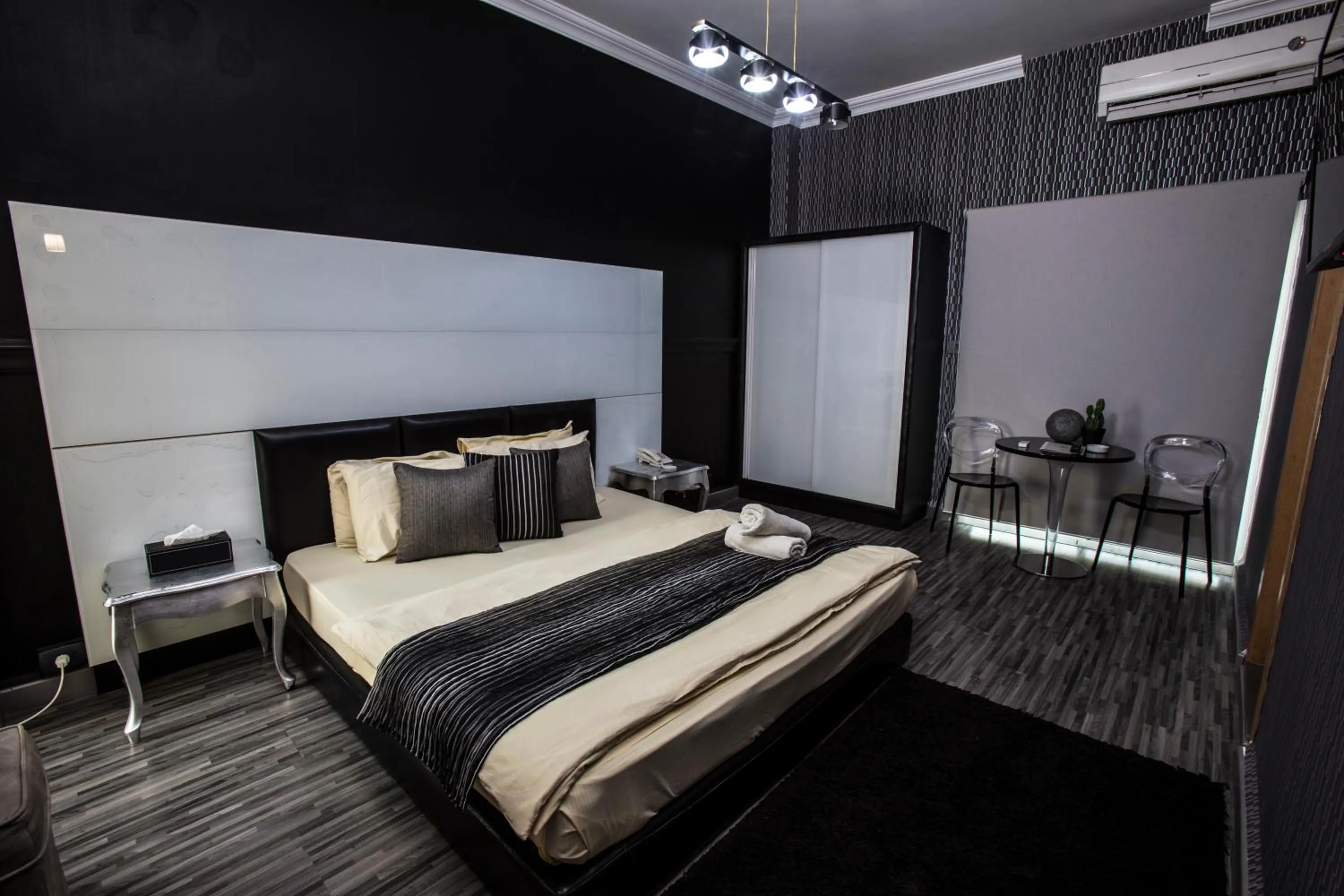 Bed in Four Seasons Halat