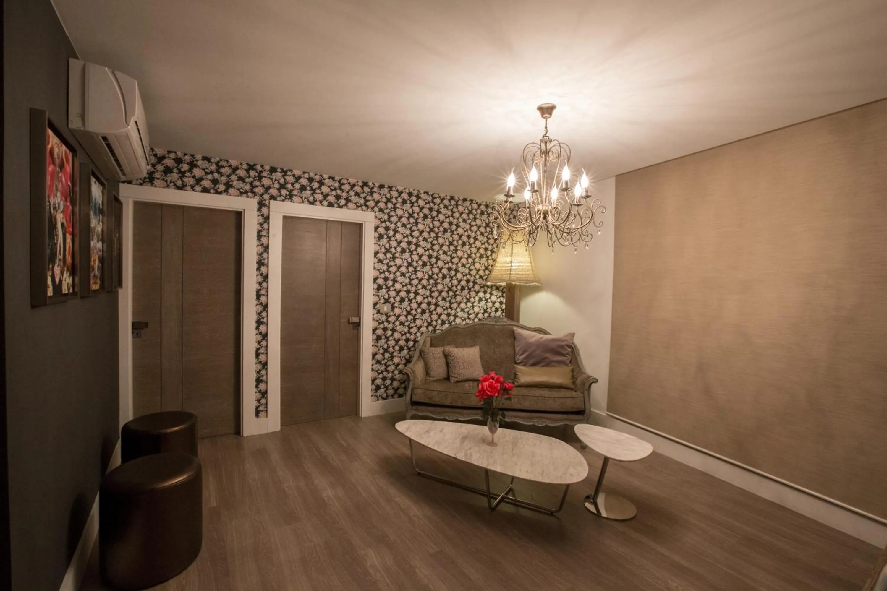 Living room in Four Seasons Halat