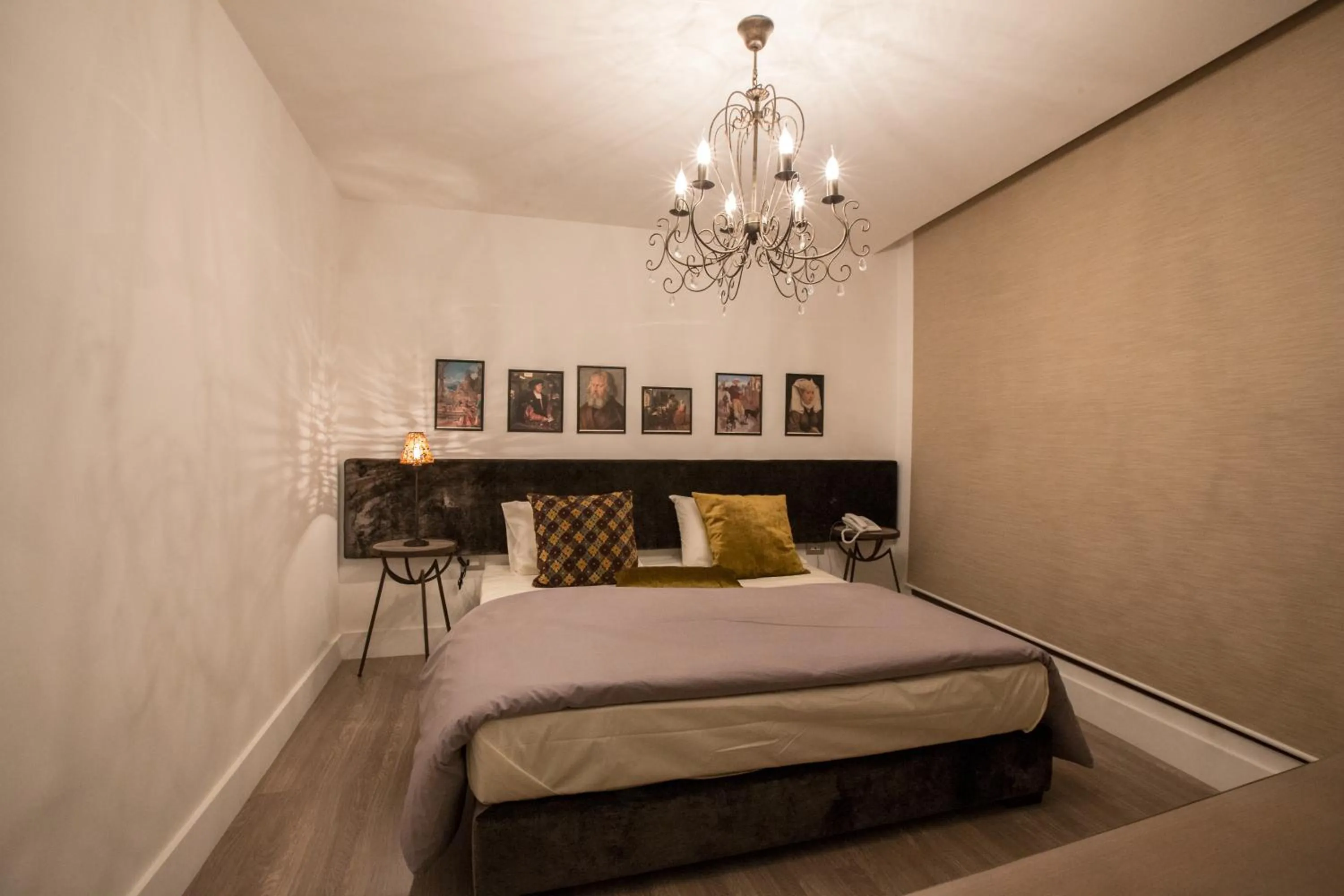 Bedroom, Bed in Four Seasons Halat