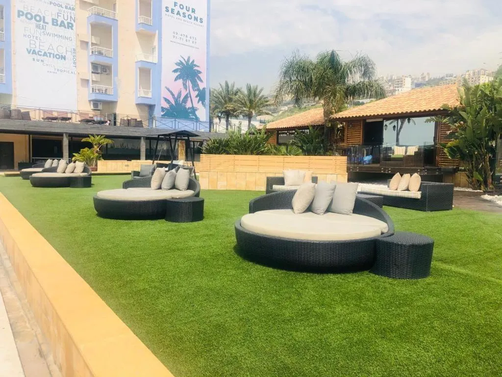 Day in Four Seasons Halat