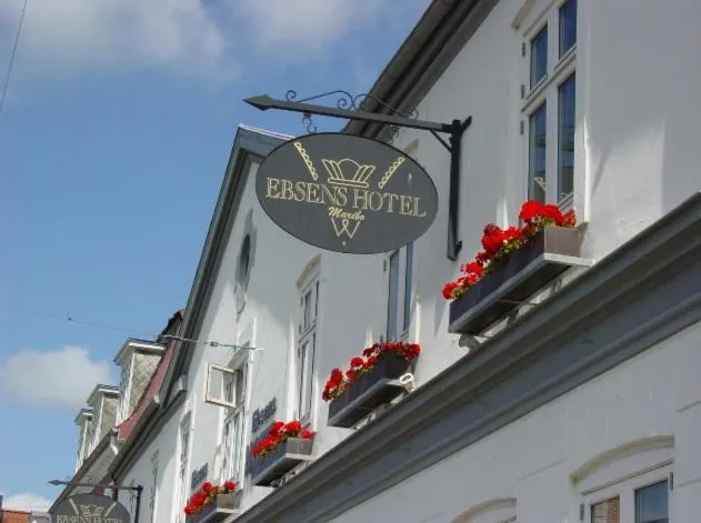 Facade/entrance in Ebsens Hotel