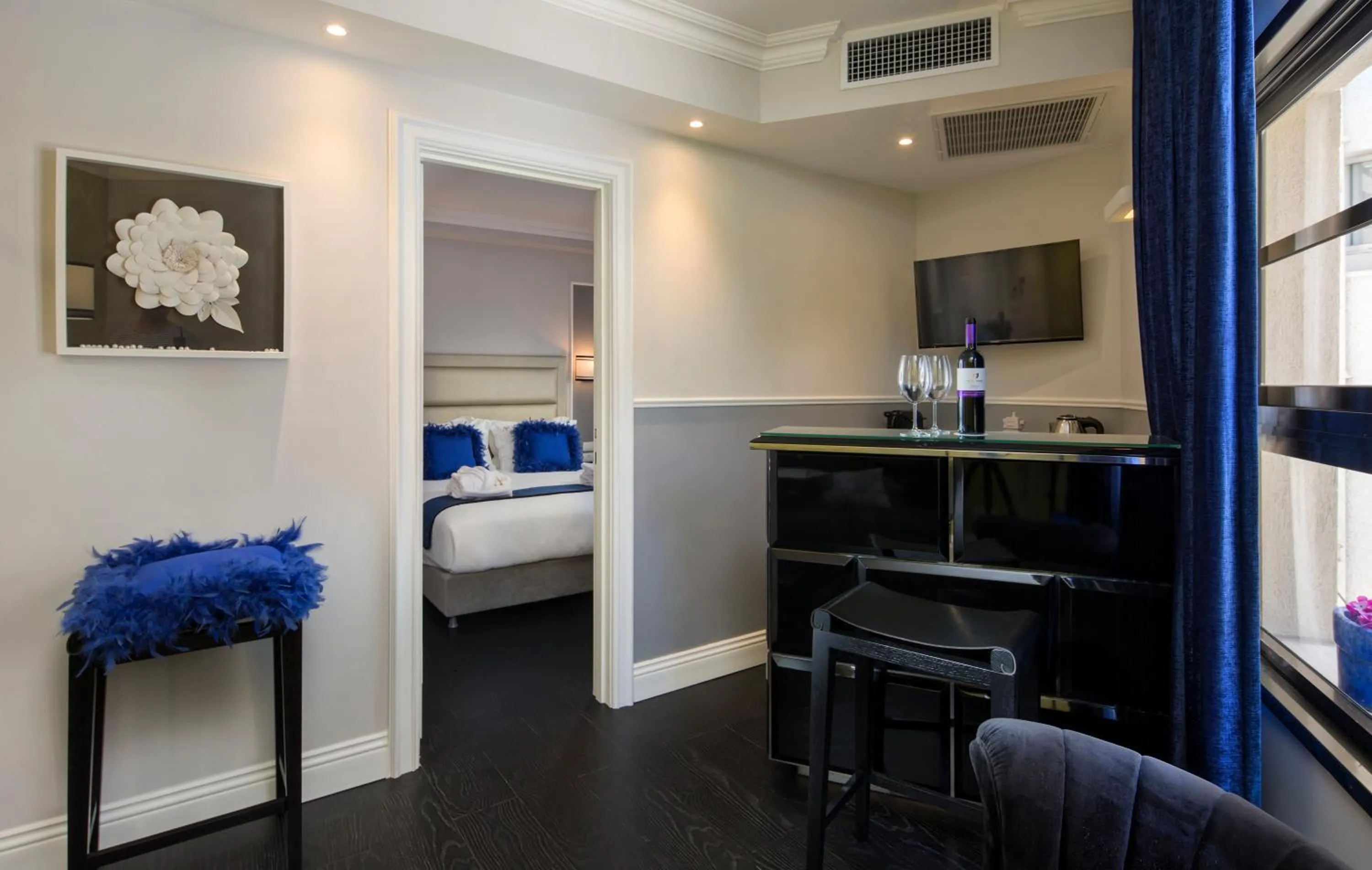 TV and multimedia, Bed in A23 Boutique Hotel