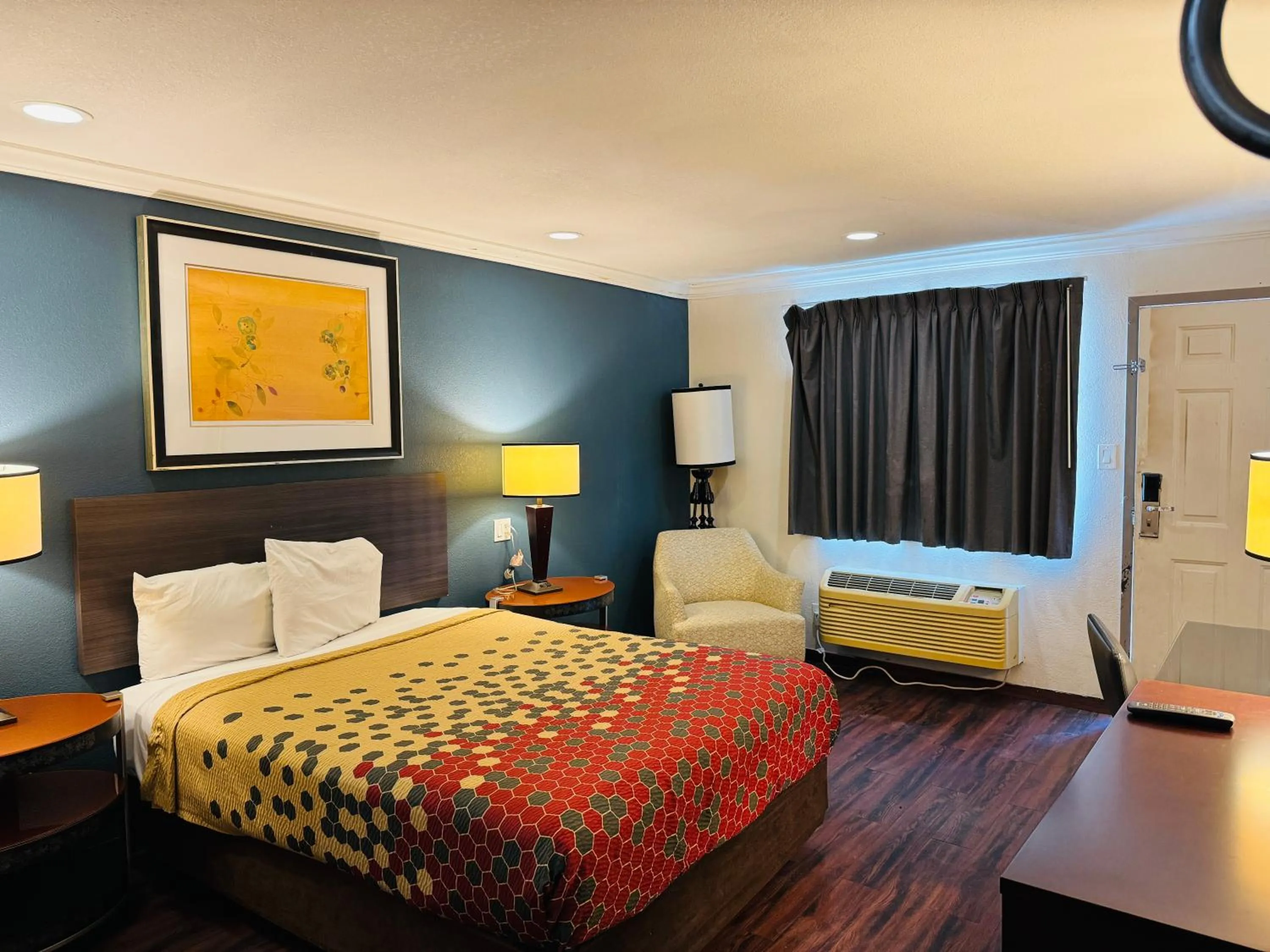 Bedroom, Bed in Baymont by Wyndham Bakersfield