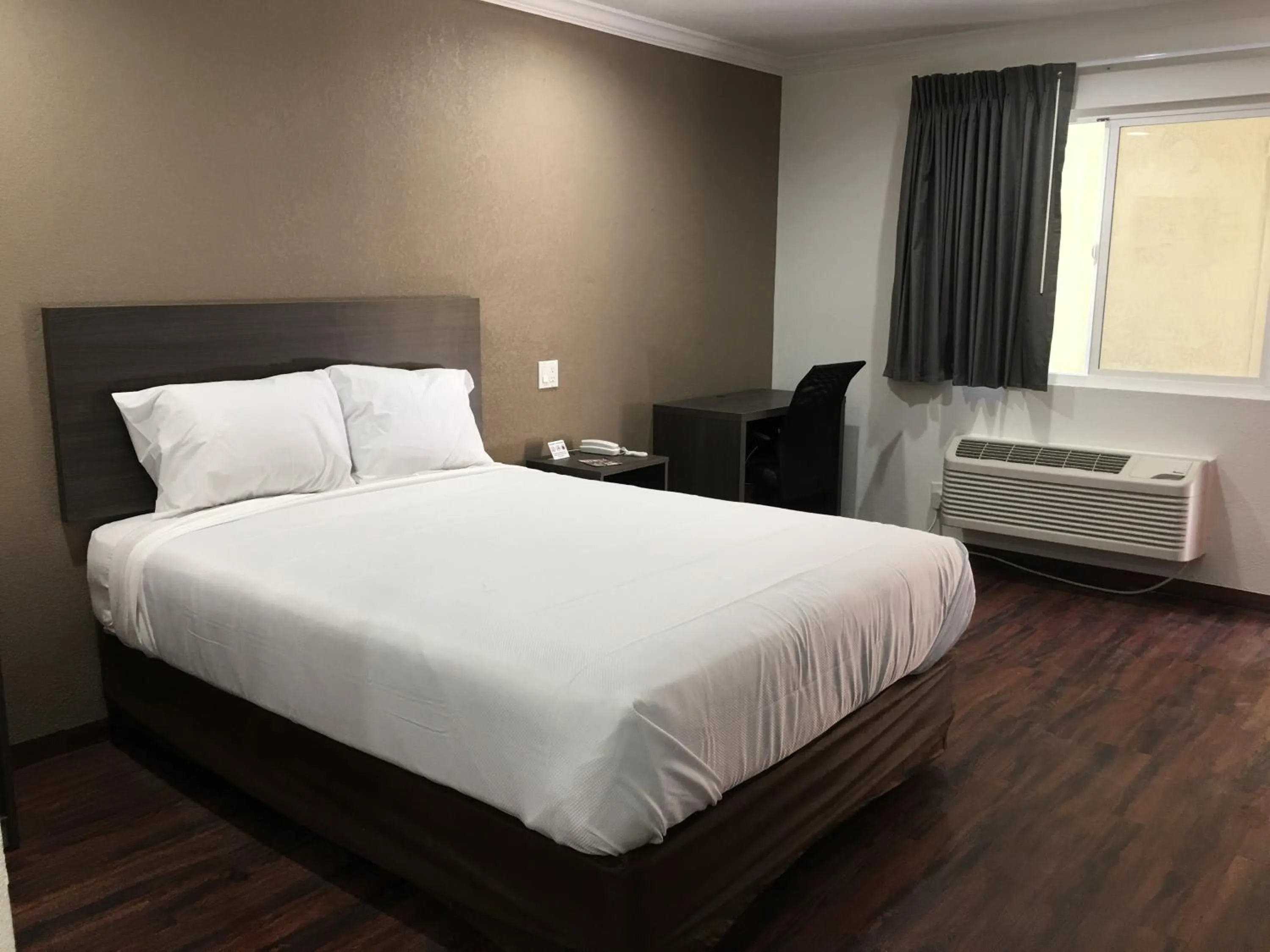 Bedroom, Bed in Baymont by Wyndham Bakersfield