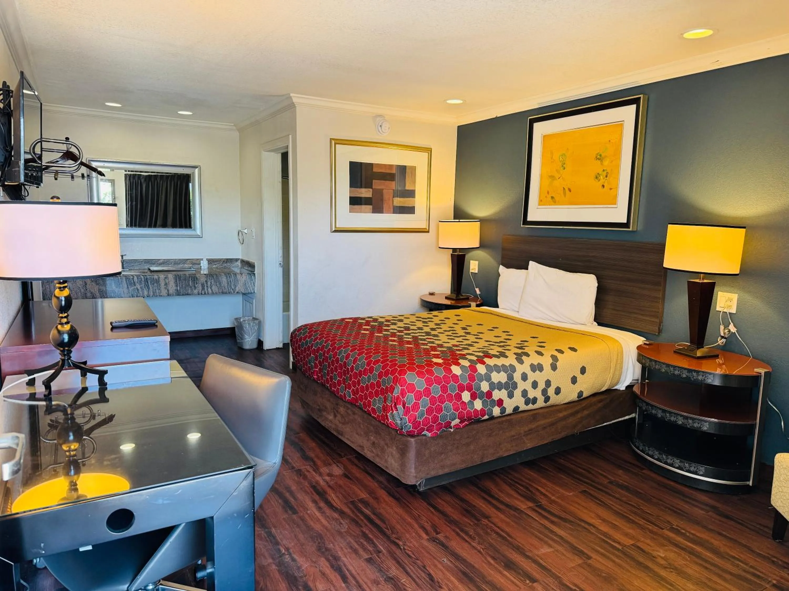 Bedroom, Bed in Baymont by Wyndham Bakersfield