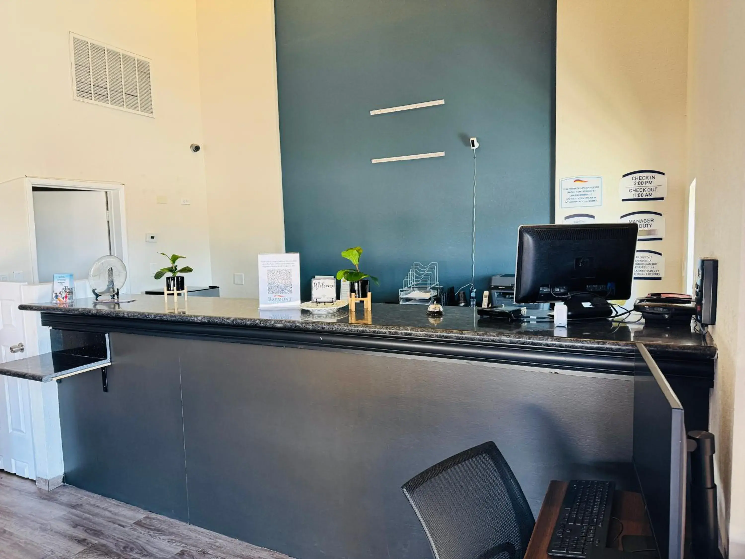 Lobby or reception in Baymont by Wyndham Bakersfield Lobby or reception in Baymont by Wyndham Bakersfield