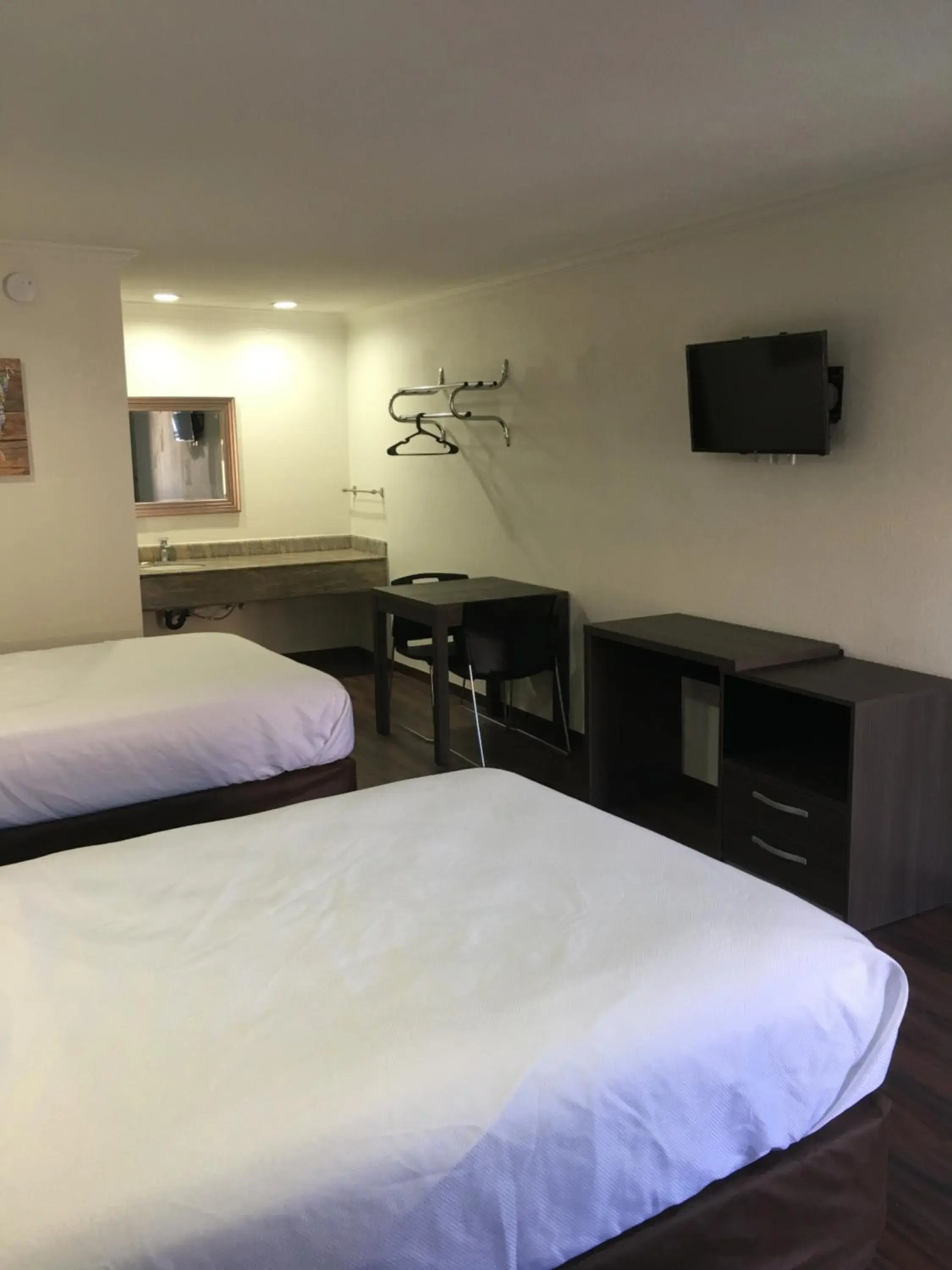 Double Room with Two Double Beds - Non-Smoking in Baymont by Wyndham Bakersfield Double Room with Two Double Beds - Non-Smoking in Baymont by Wyndham Bakersfield