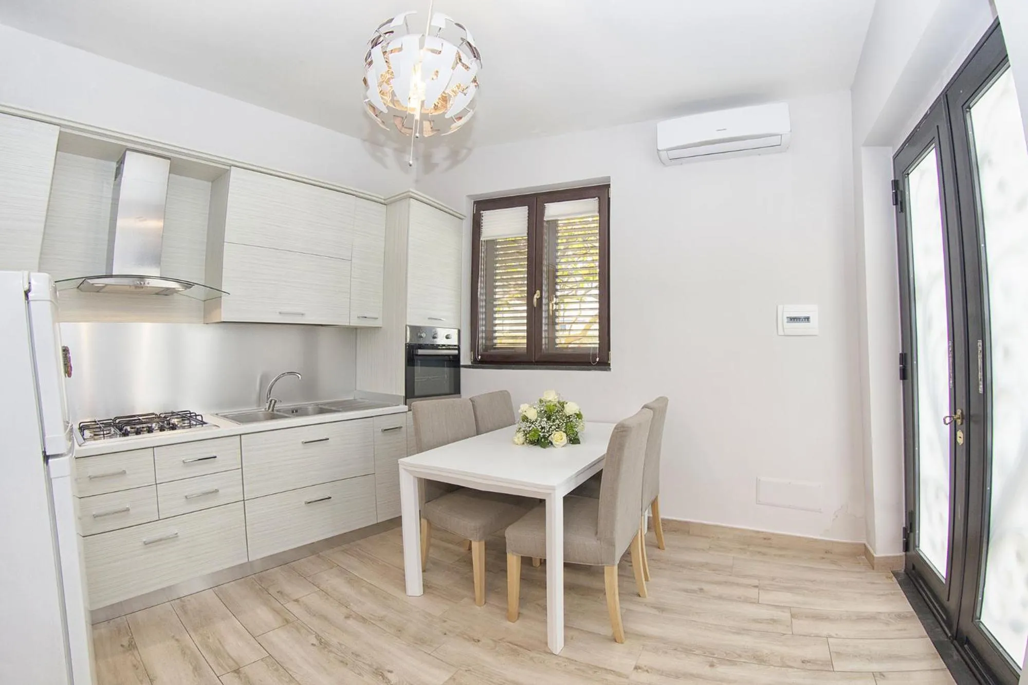 Kitchen or kitchenette in Villa C Luxury Estate