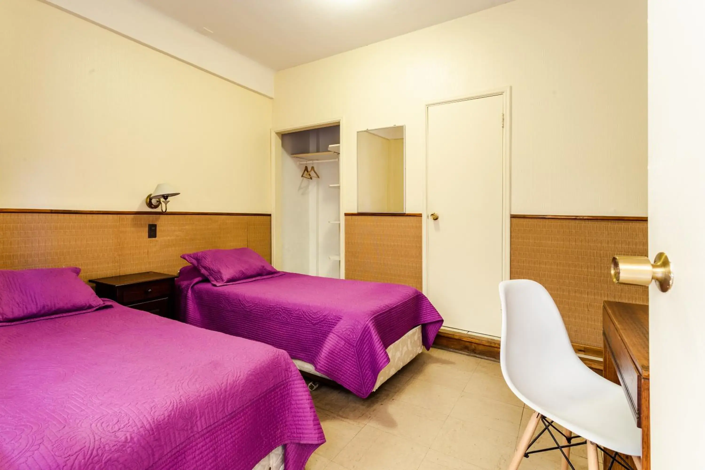 Twin Room with Private Bathroom in Hotel Del Puerto Twin Room with Private Bathroom in Hotel Del Puerto
