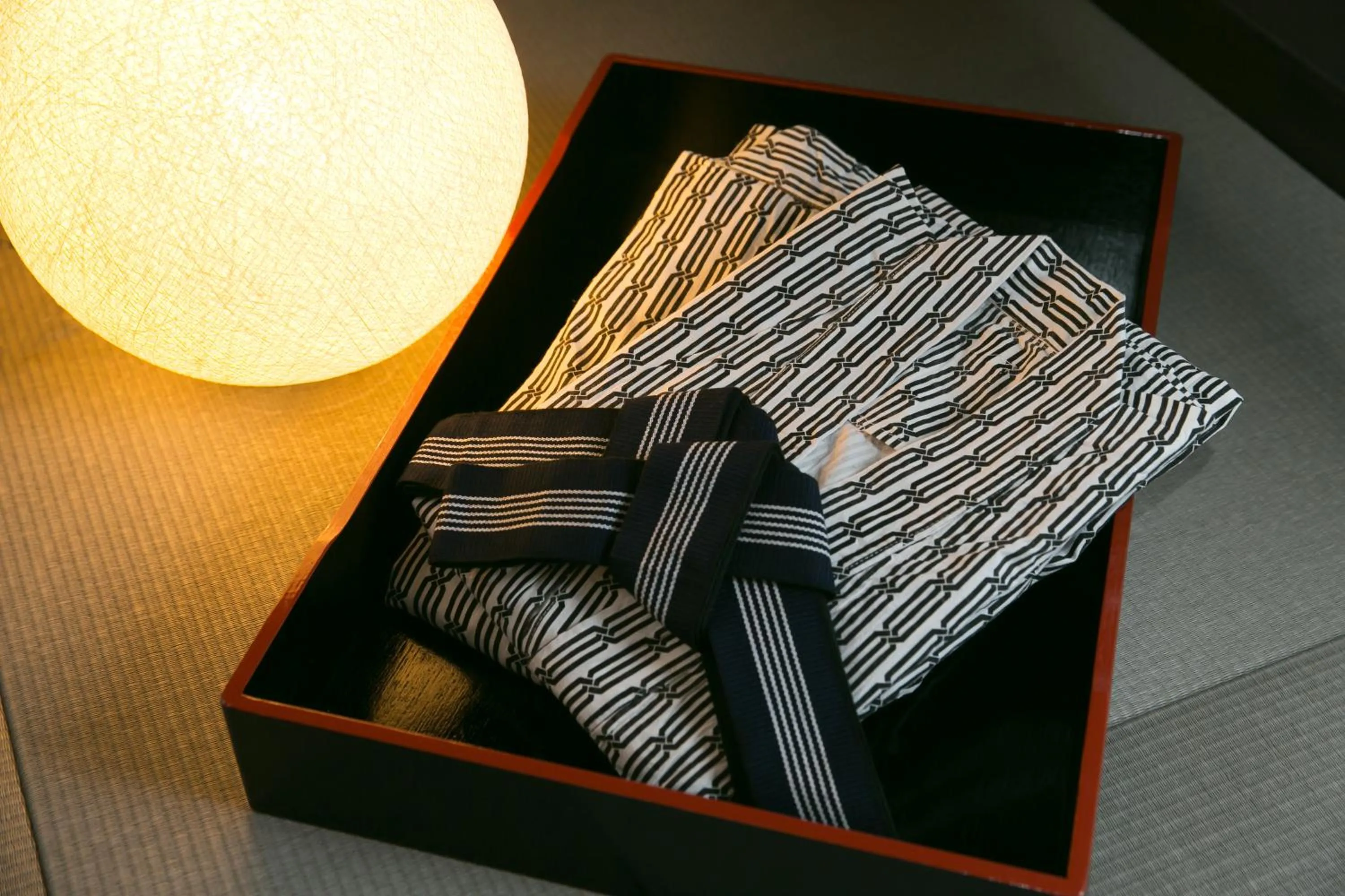 Decorative detail in Hosta Nijo Aoi