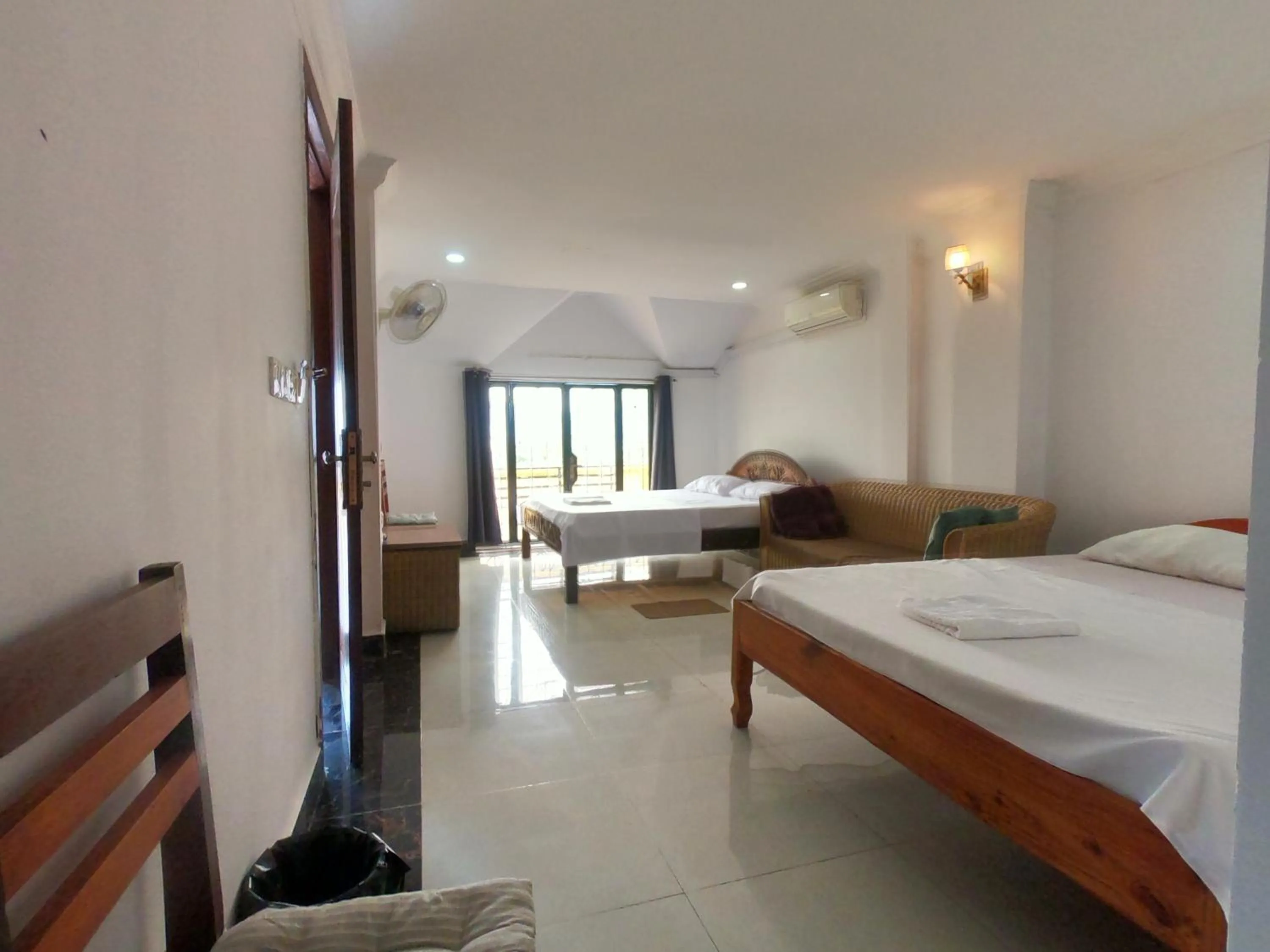 Photo of the whole room, Bed in Good Morning Kampot