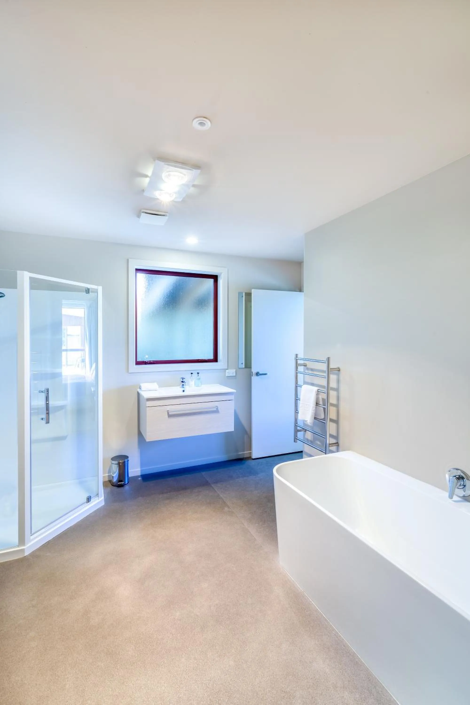 Shower in Castle Hall - Lake Tekapo