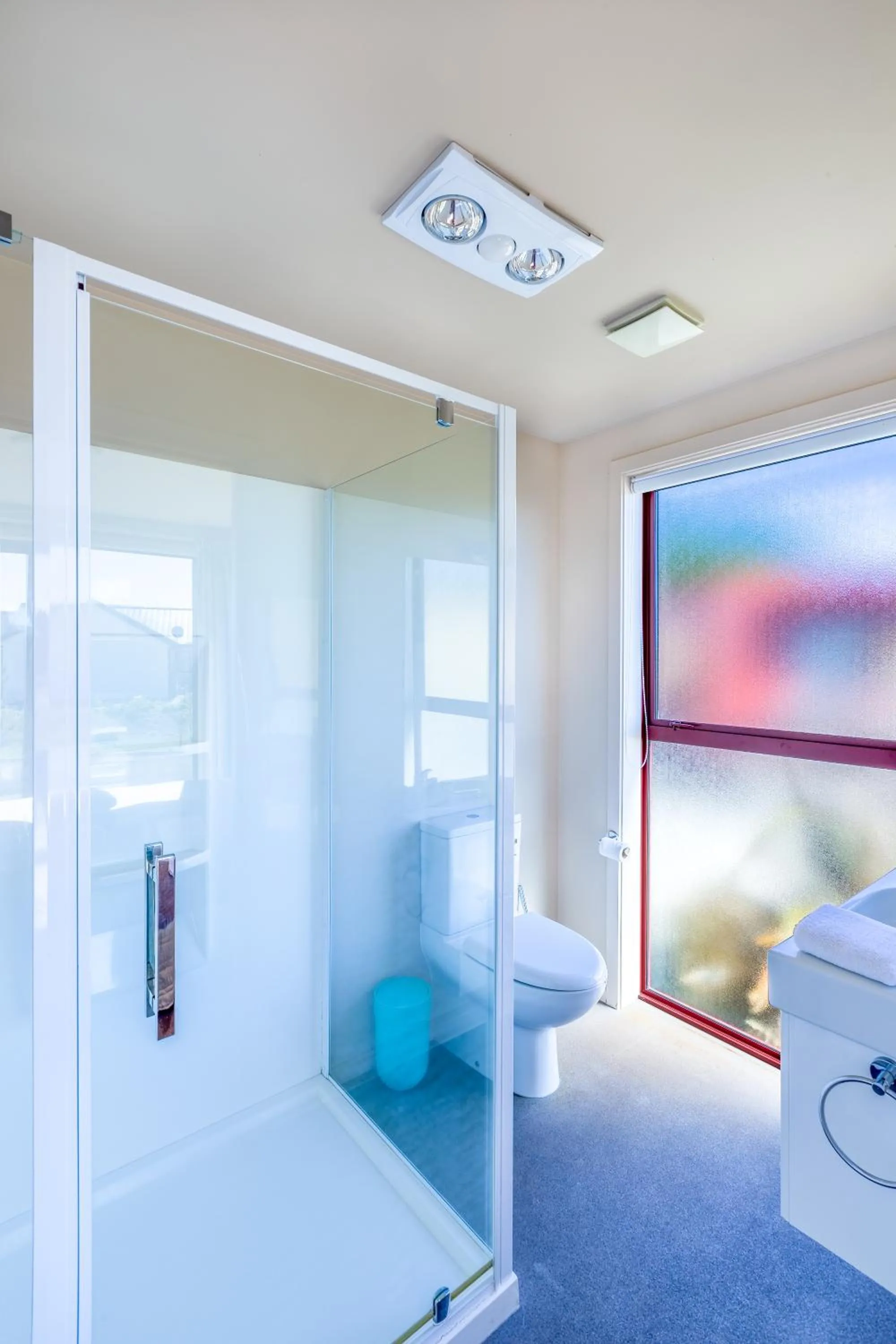 Shower, Bed in Castle Hall - Lake Tekapo