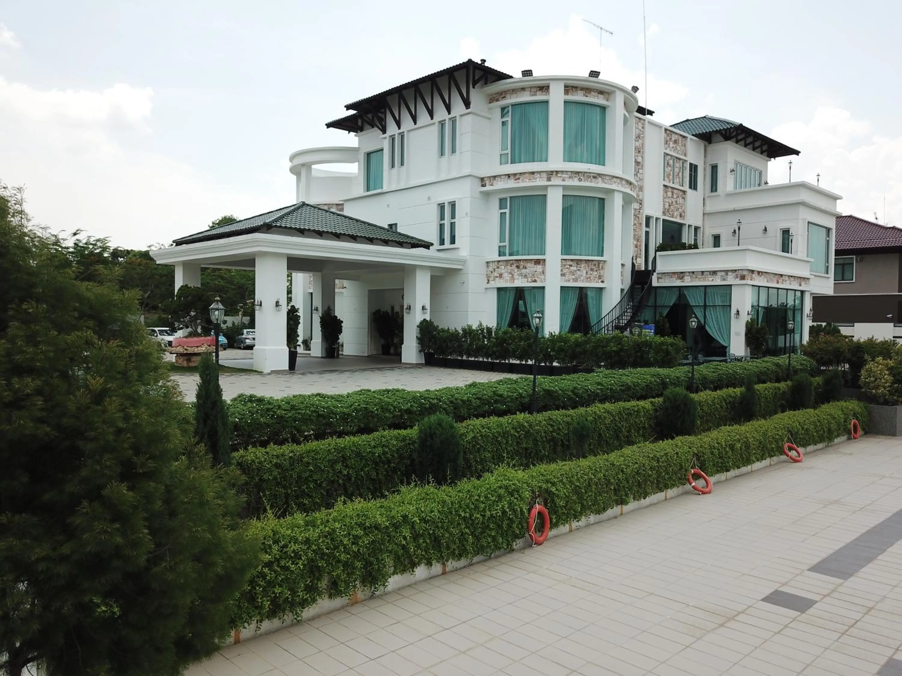 Property building in Casa Bianca