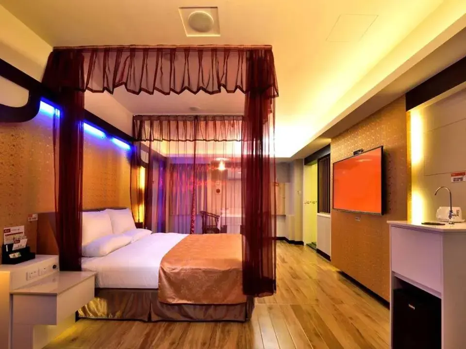 Photo of the whole room, Bed in M Garden Business Hotel Photo of the whole room, Bed in M Garden Business Hotel