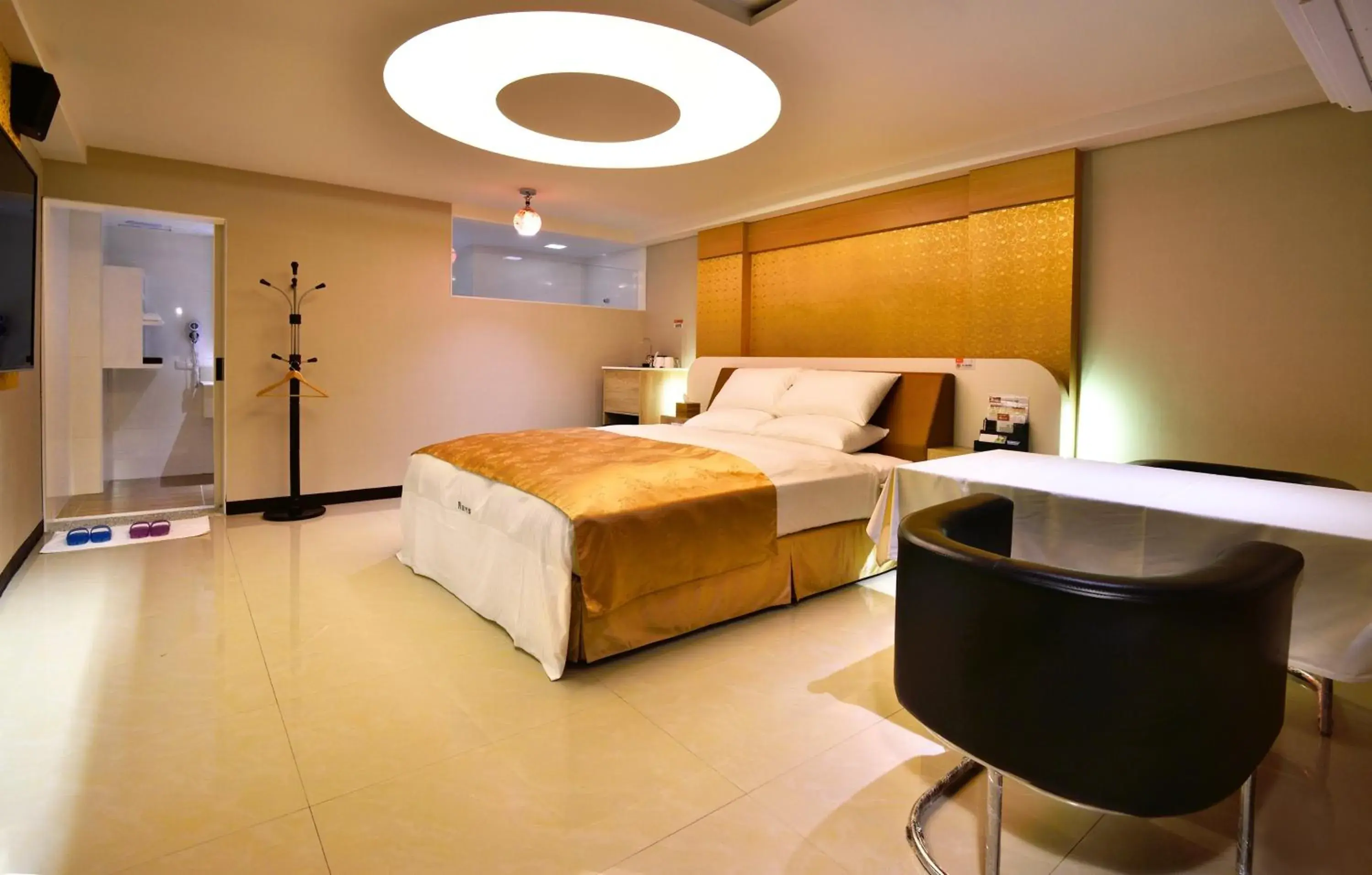 Bed in M Garden Business Hotel Bed in M Garden Business Hotel