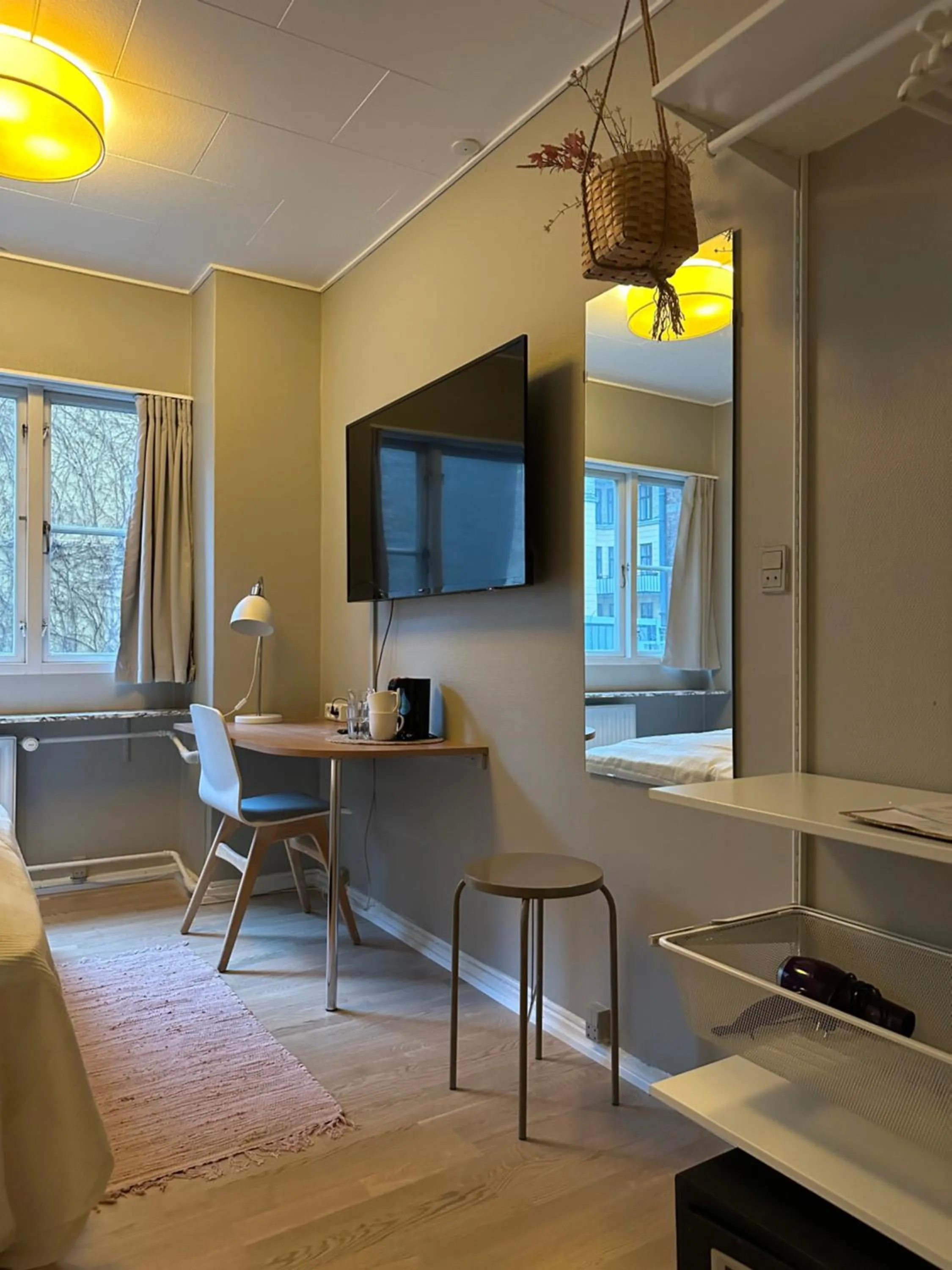 hair dresser in Savoy Hotel