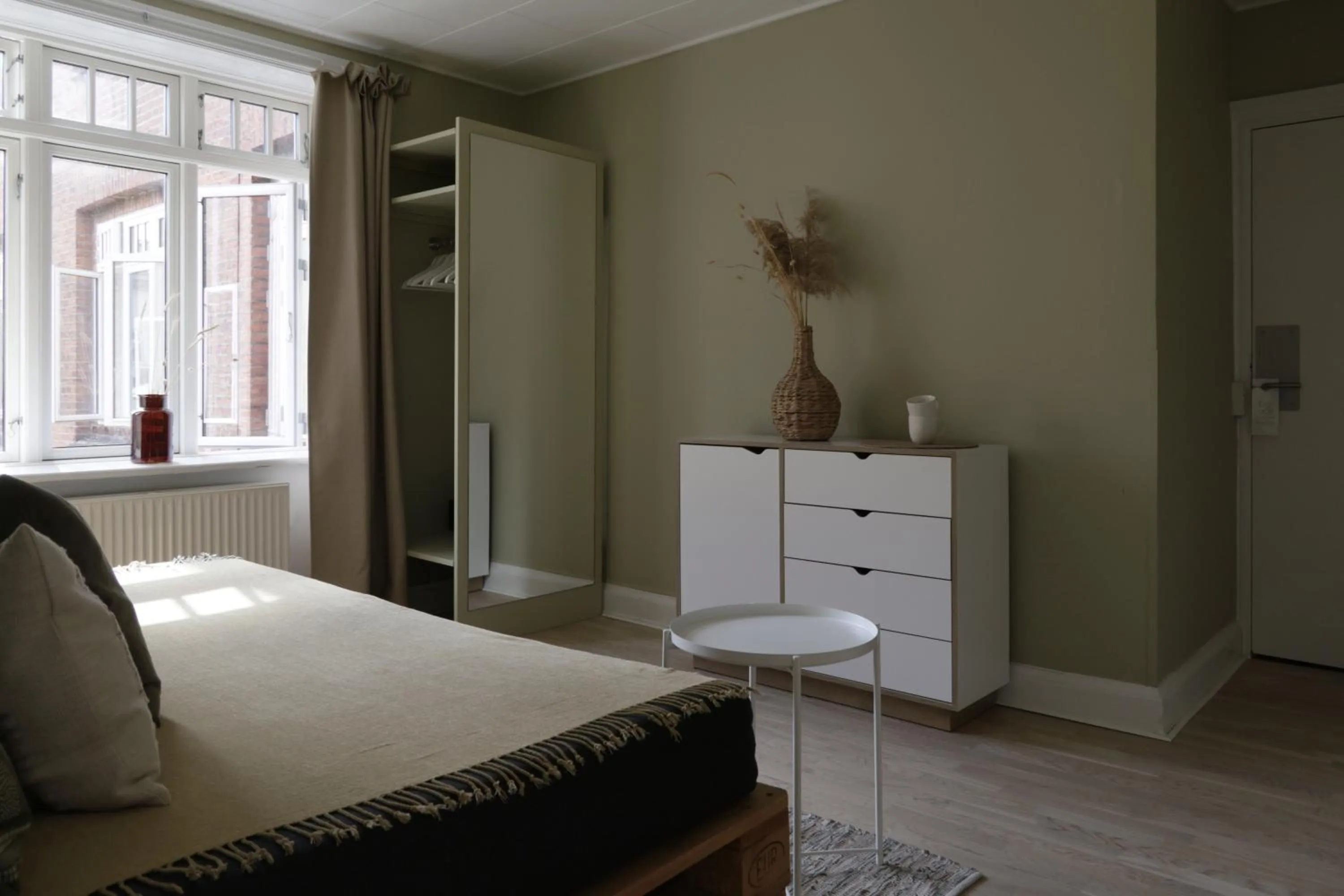 Seating area, Bed in Savoy Hotel