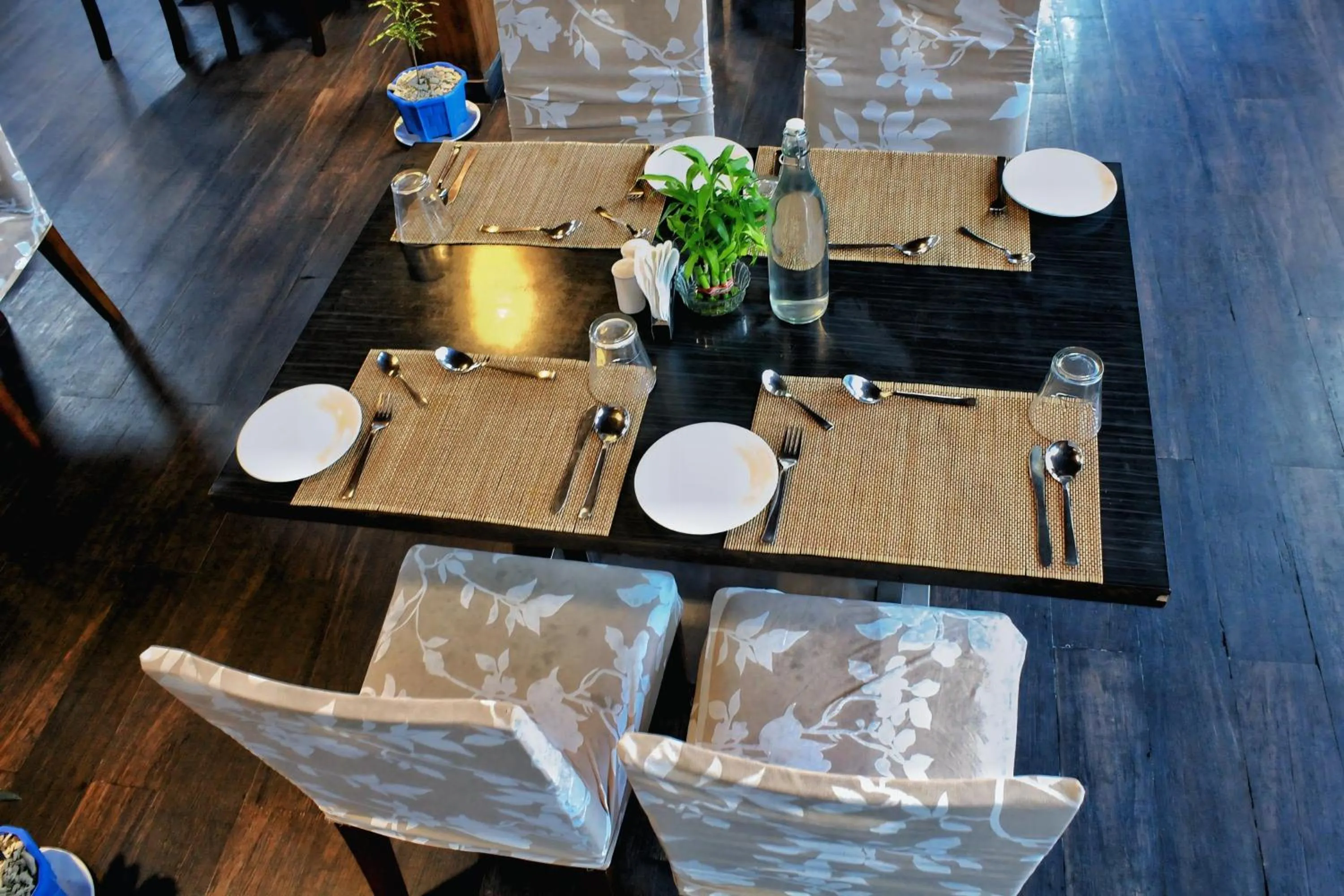 Restaurant/places to eat in TSG Blue Resort & Spa