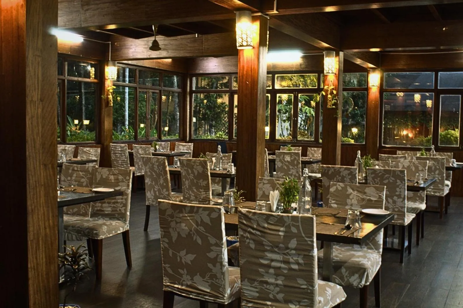 Restaurant/places to eat in TSG Blue Resort & Spa