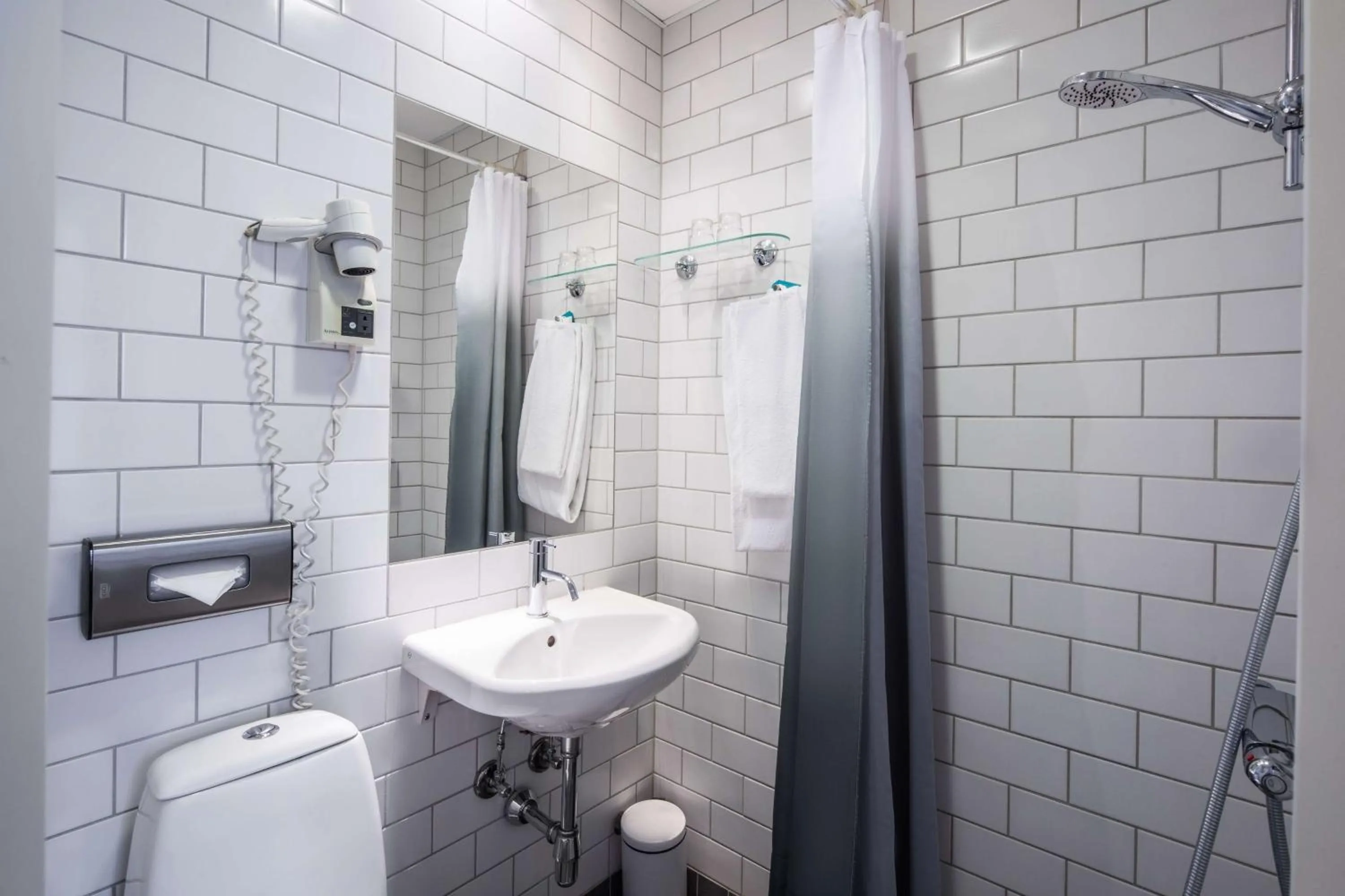 Bathroom in Scandic Webers