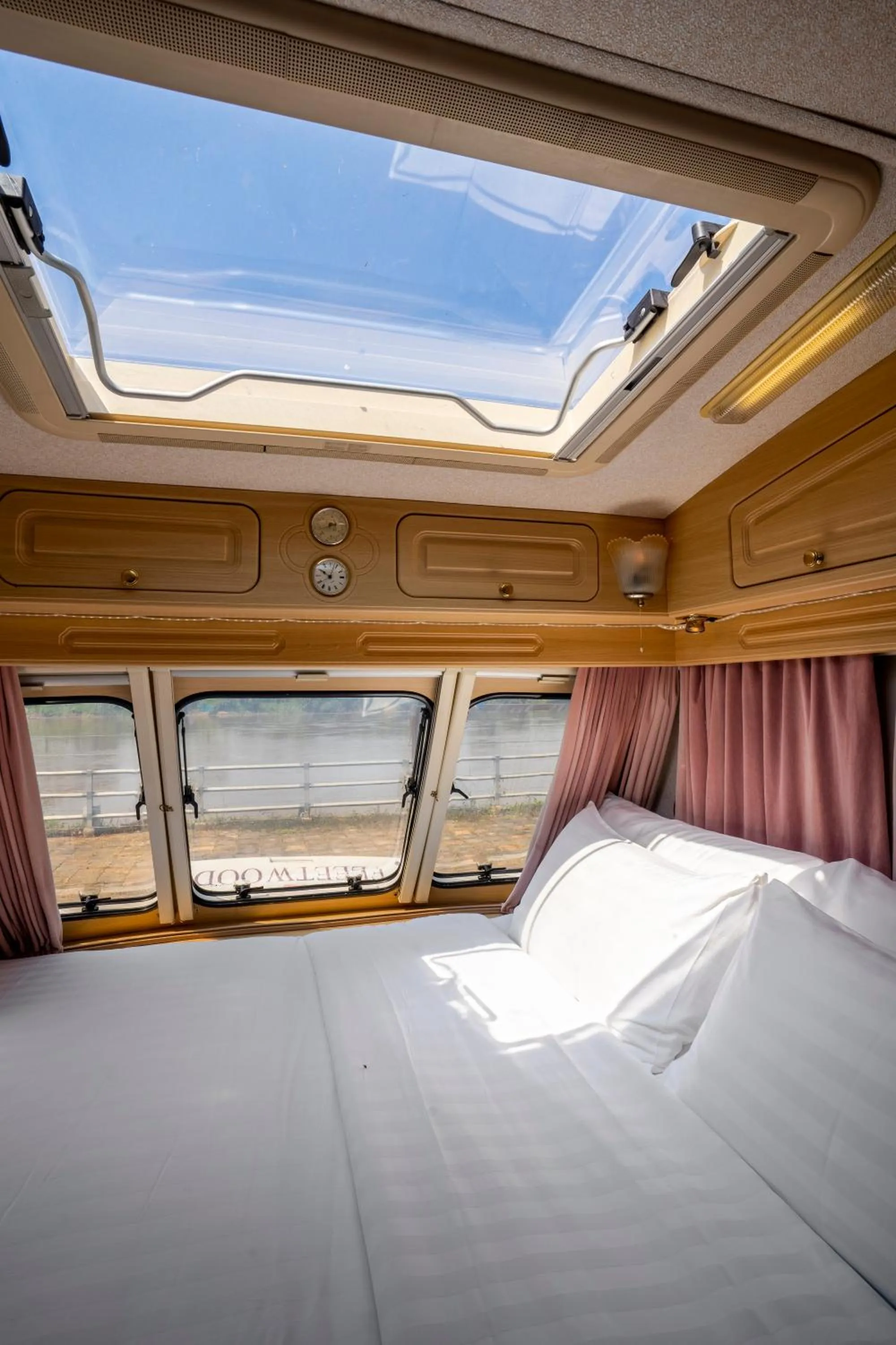 Bed in Bansaeo Garden and Resort