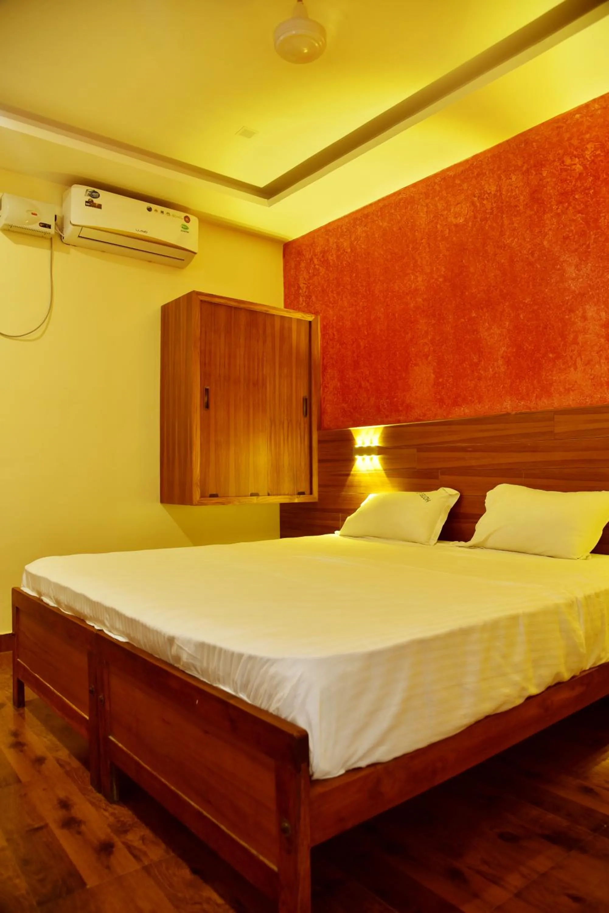Deluxe Double Room in Hotel Ganga Tamilnadu