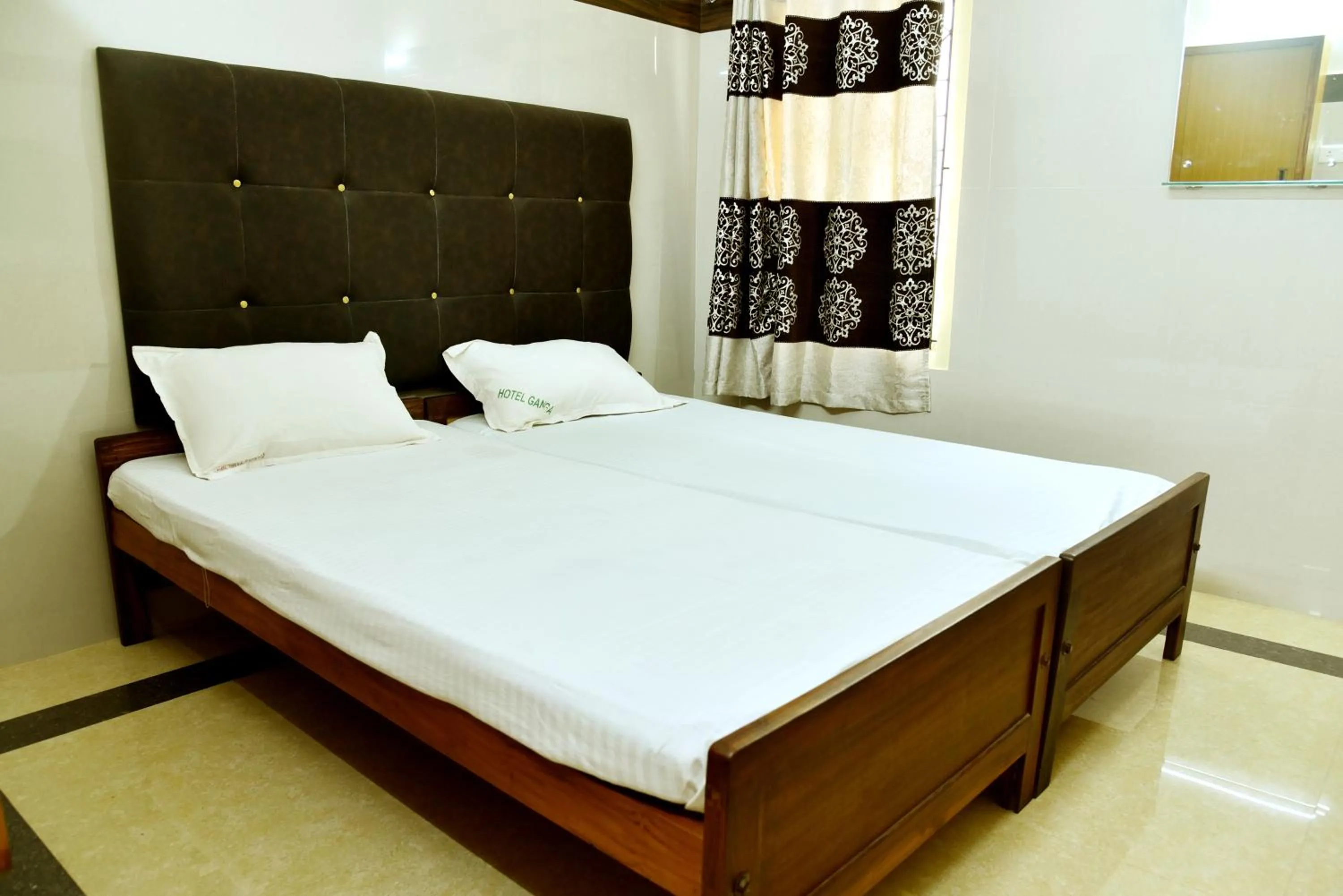 Double Room in Hotel Ganga Tamilnadu
