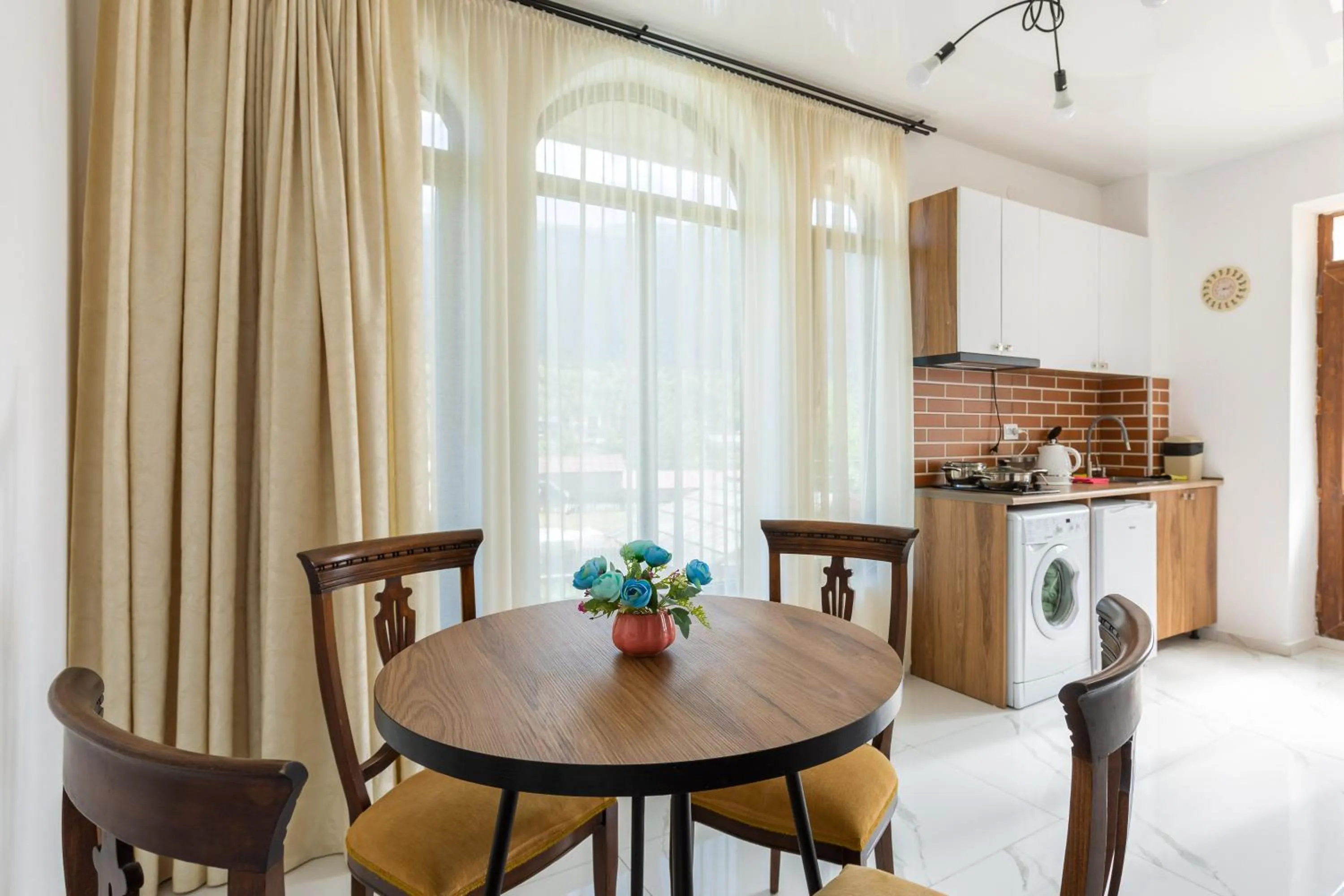 Kitchen or kitchenette, Dining Area in Hotel Level