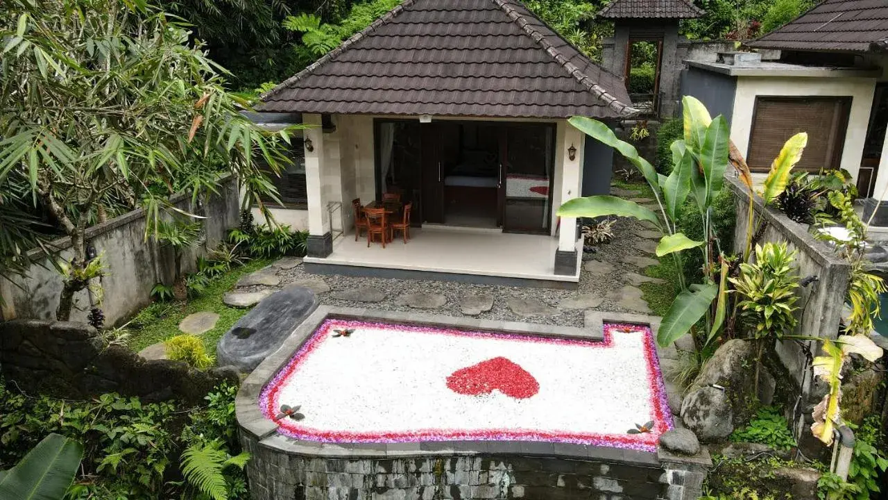 Swimming pool in Bali Jungle Resort Swimming pool in Bali Jungle Resort