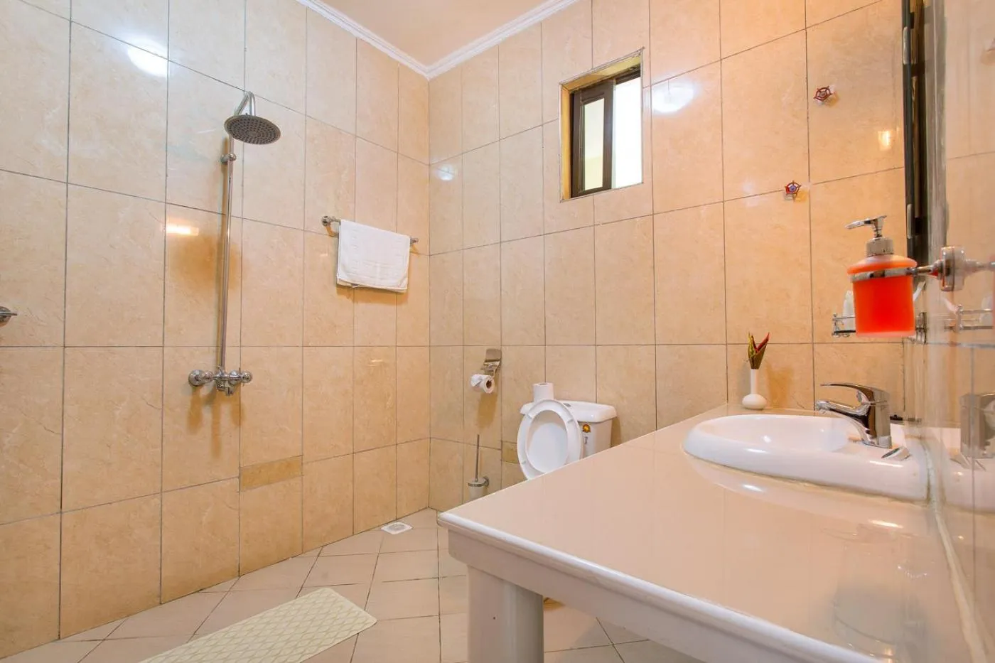 Shower in Epashikino Resort & Spa