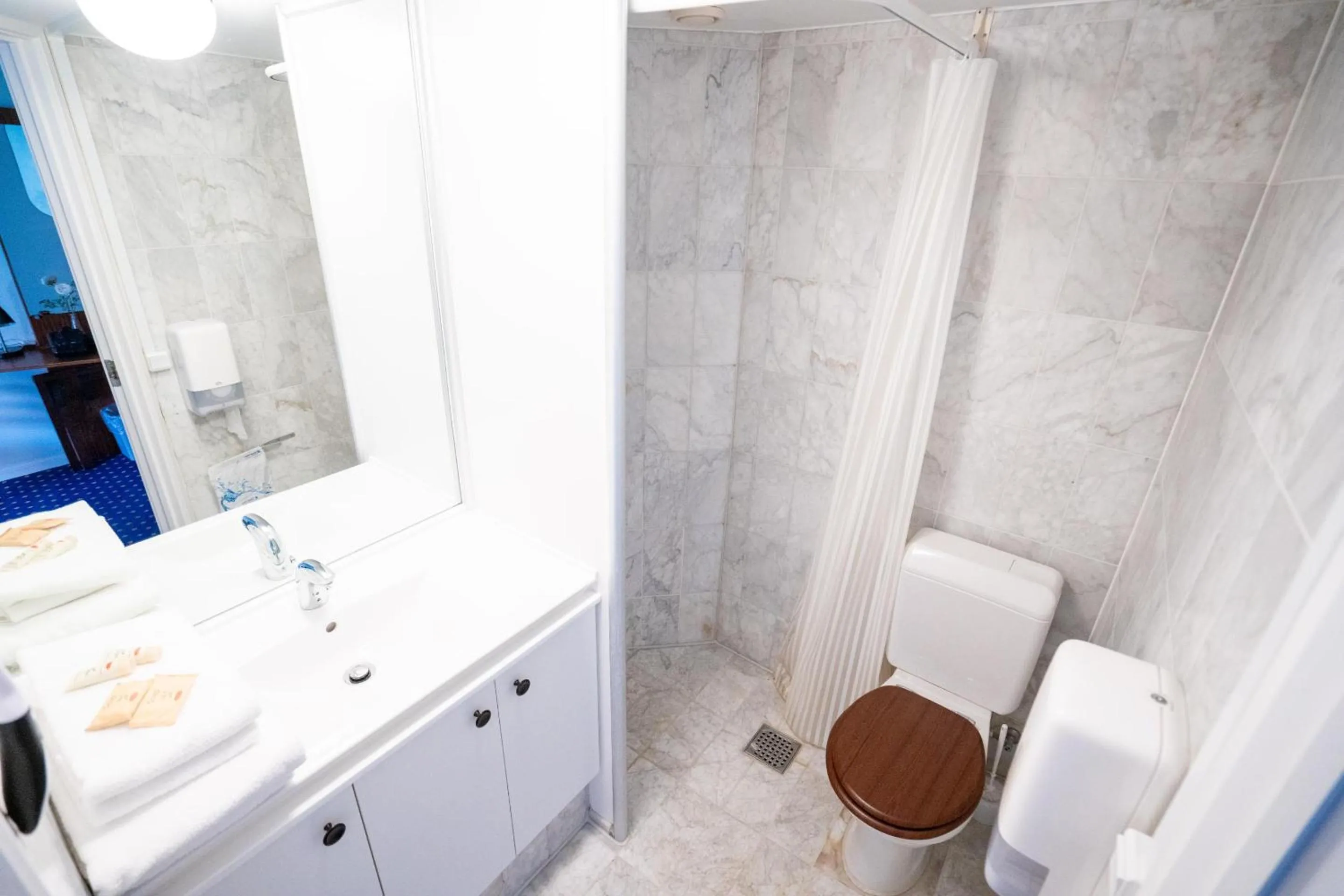 Shower in Hotel Aarslev Kro