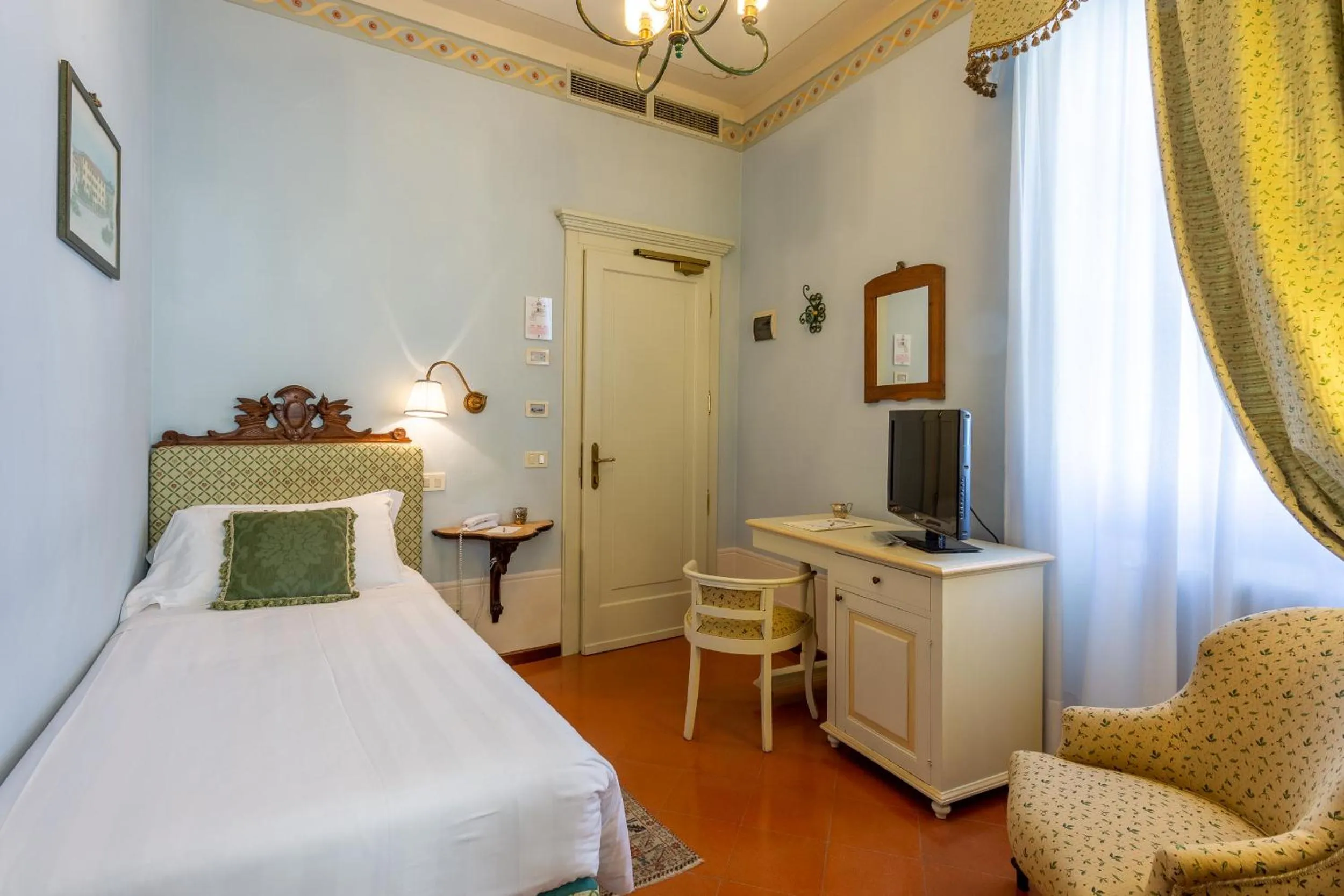 Photo of the whole room, Bed in Hotel Villa Marsili