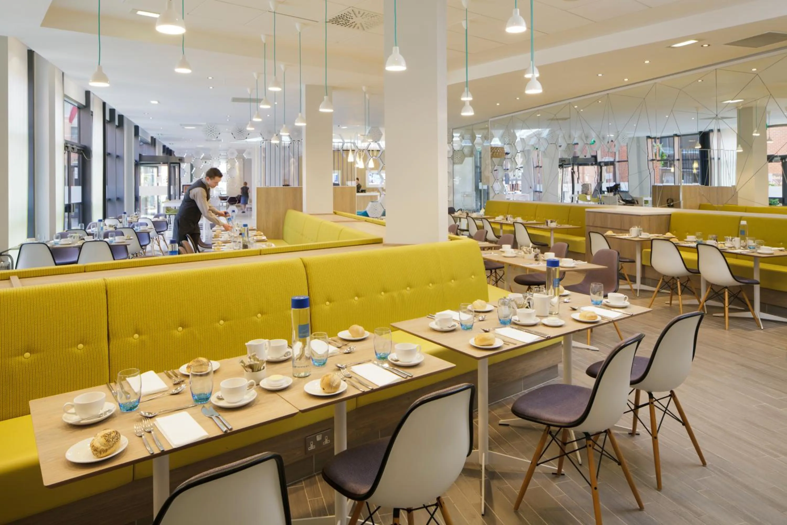 Restaurant/places to eat in Novotel Manchester Centre