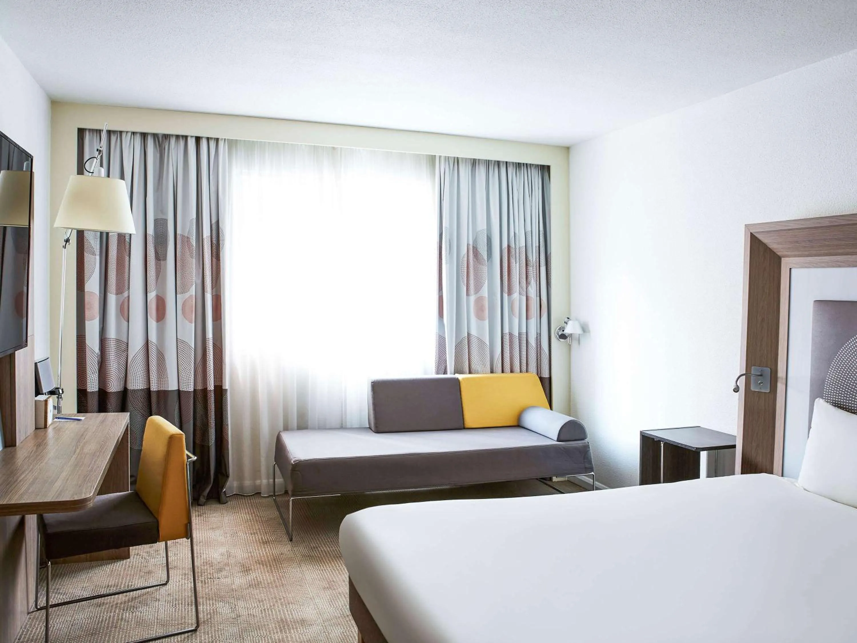 Photo of the whole room in Novotel Manchester Centre