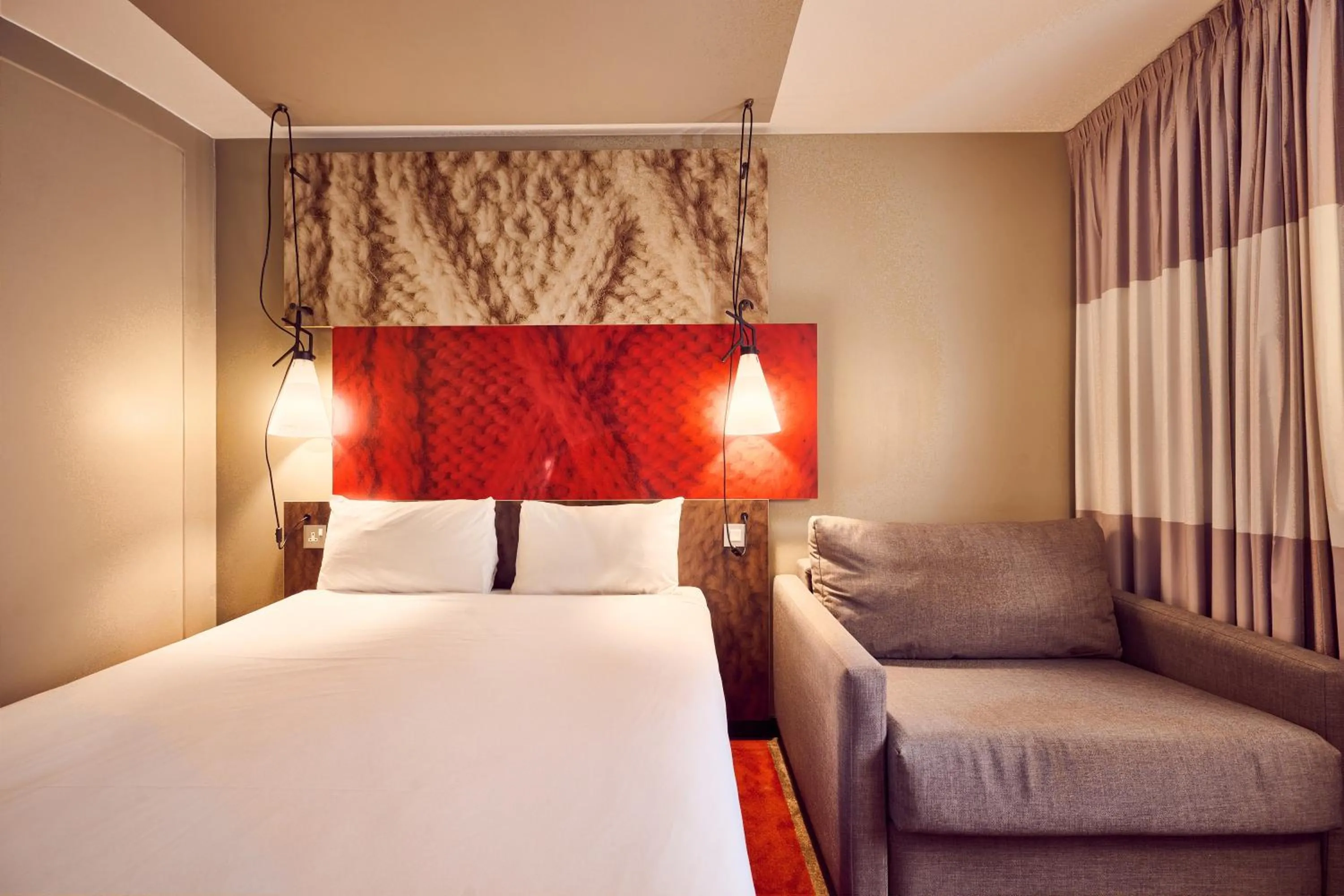 Family, Bed in a&o Manchester City Centre