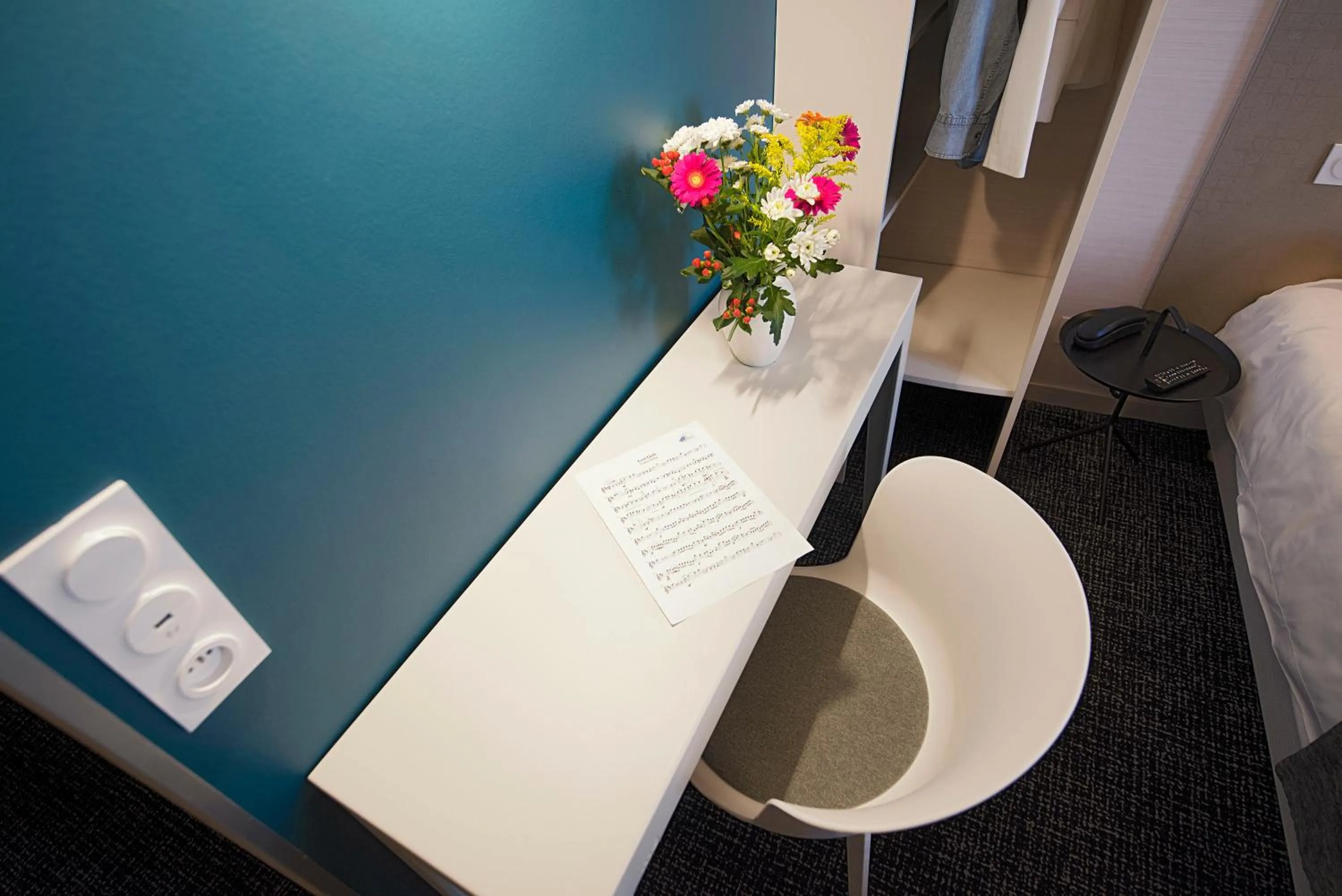 Seating area in Hôtel Du Port