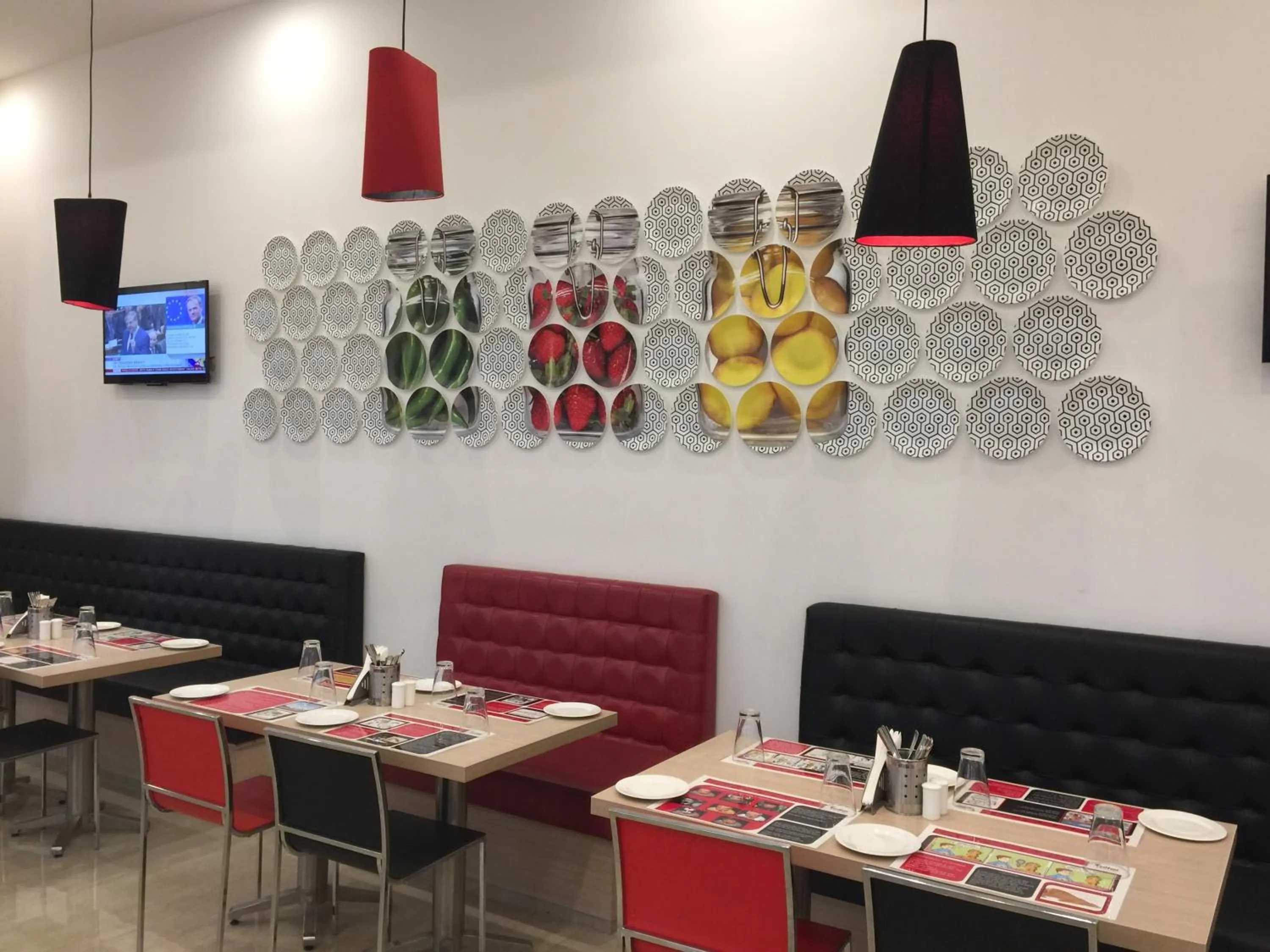 Restaurant/places to eat in Red Fox by Lemon Tree Hotels, Sector 60, Gurugram