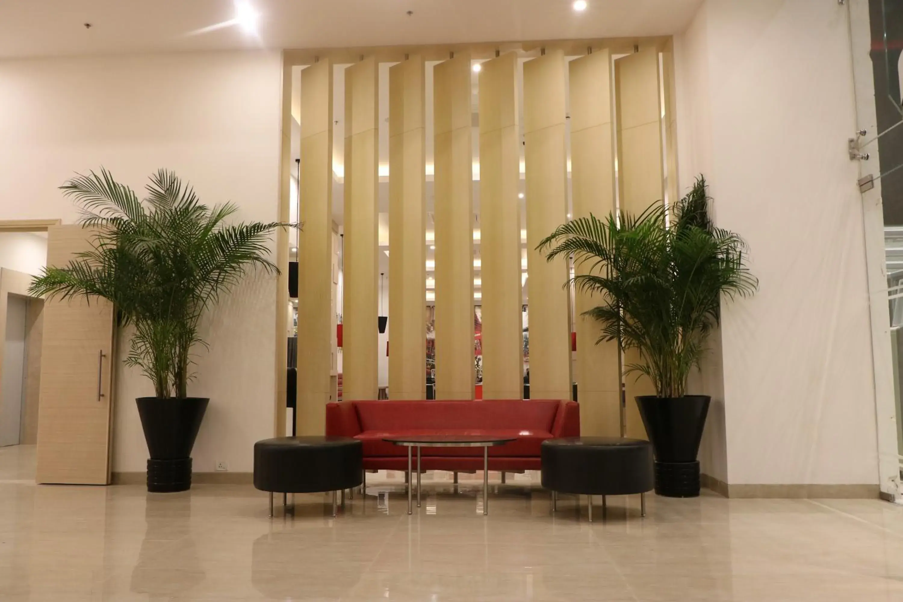 Lobby or reception, Dining Area in Red Fox Hotel, Sector 60, Gurugram