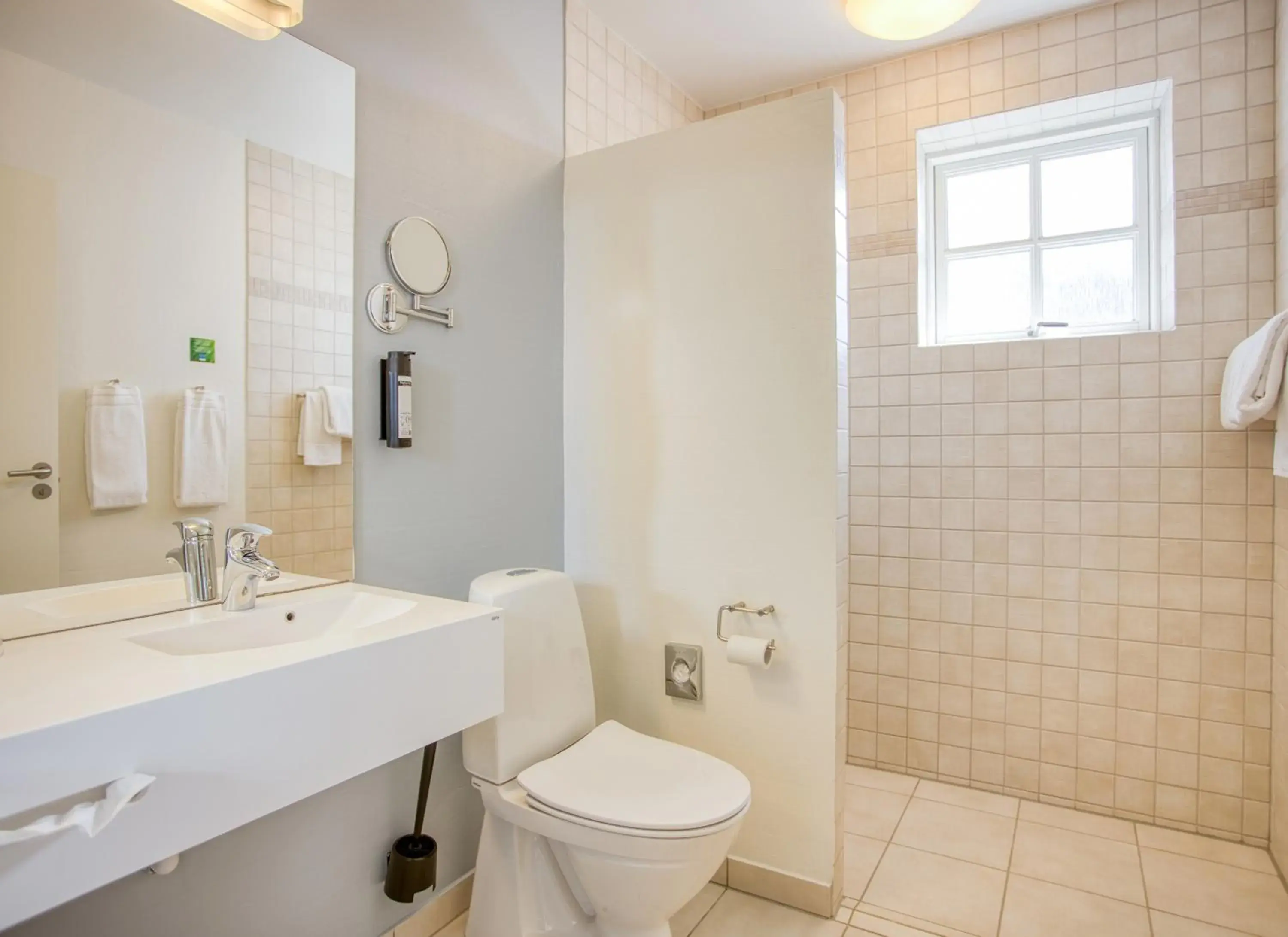 Bathroom in Color Hotel Skagen Bathroom in Color Hotel Skagen