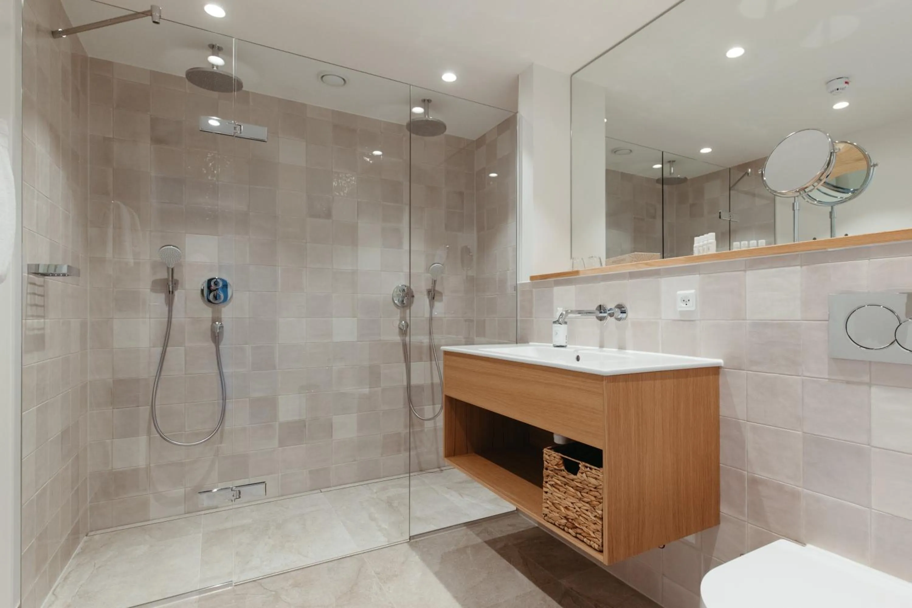 Shower in Color Hotel Skagen