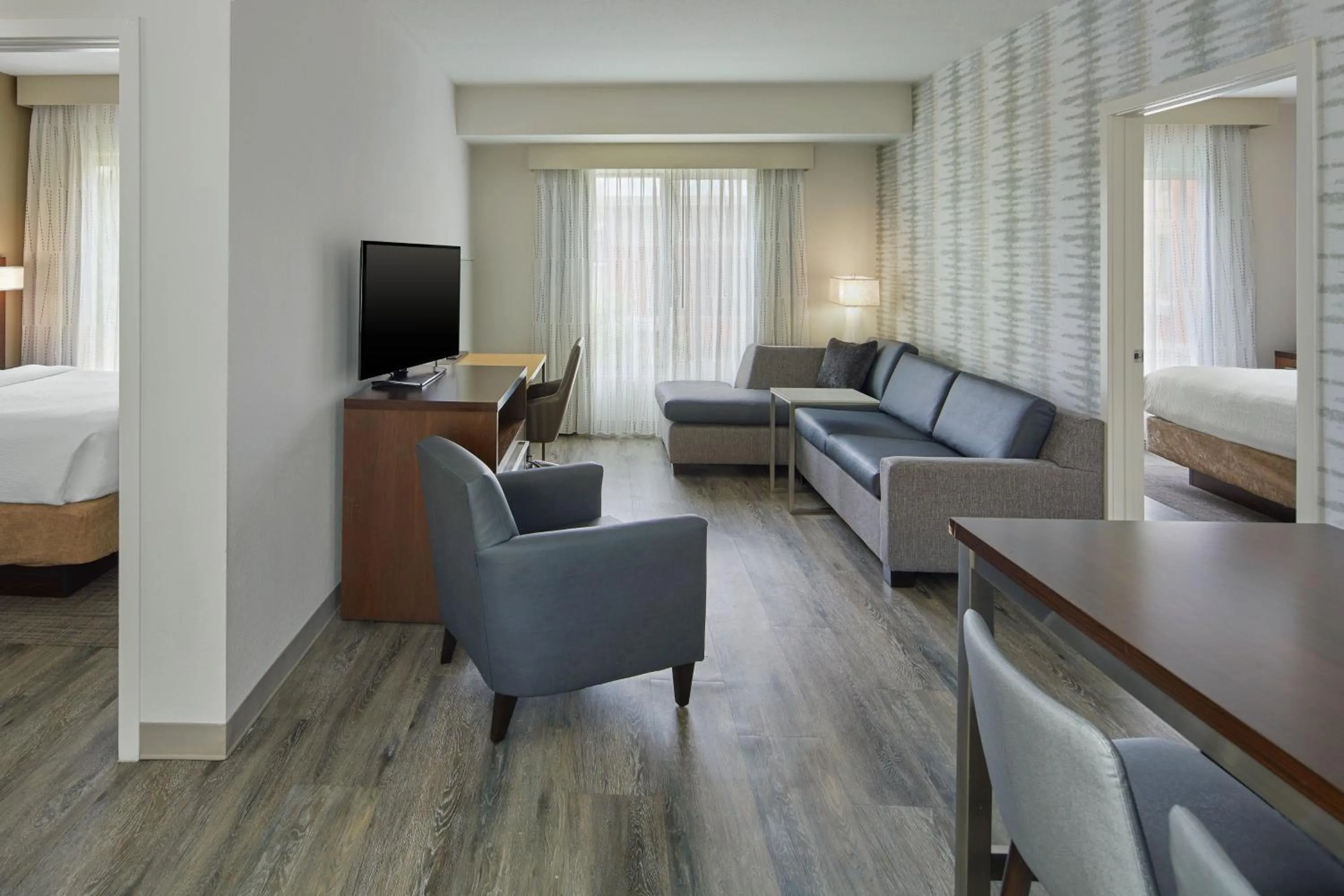 Living room, Bed in Residence Inn Atlanta Perimeter Center Dunwoody