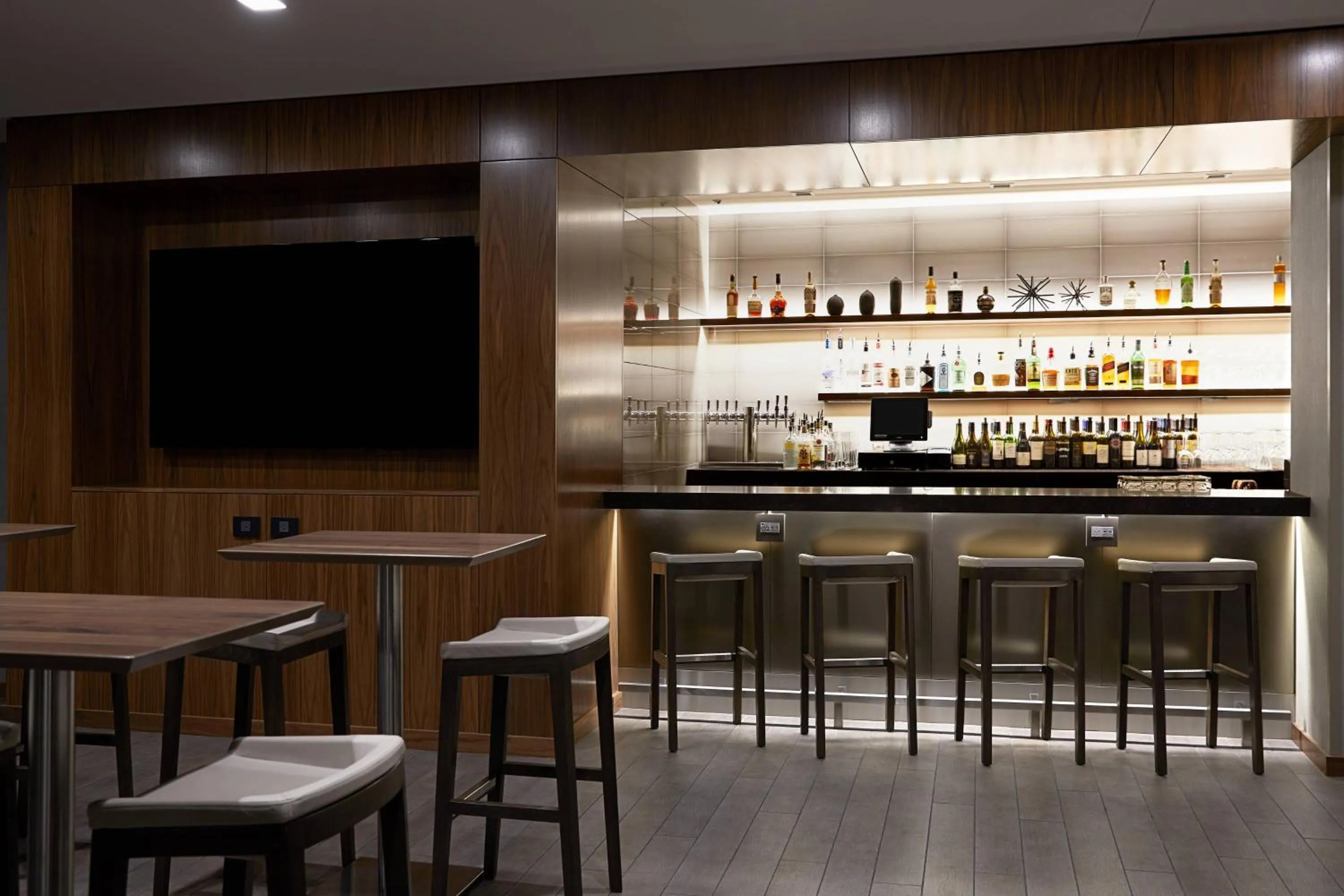 Lounge or bar in AC Hotel by Marriott Madison Downtown