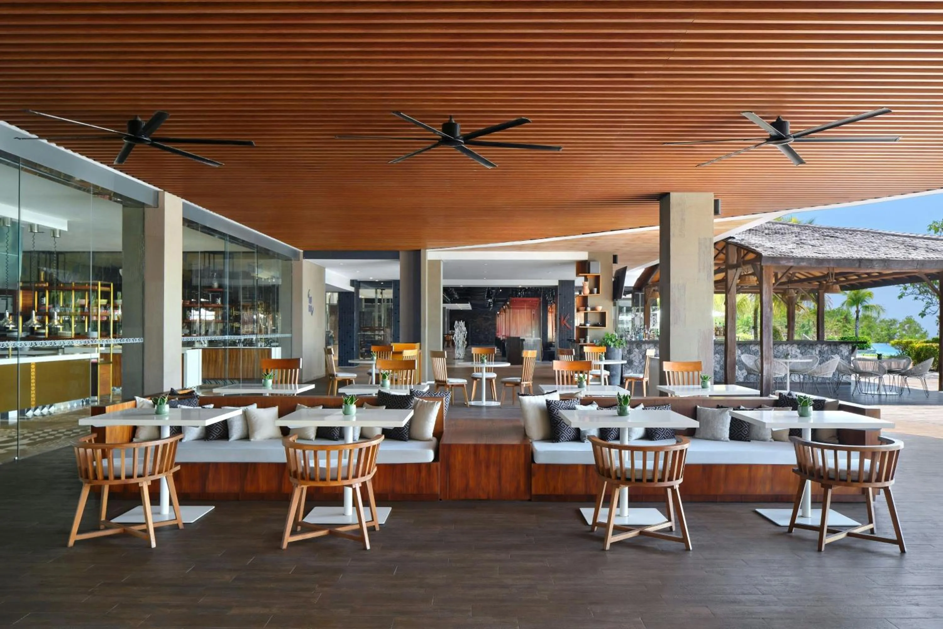 Restaurant/places to eat in Renaissance Bali Uluwatu Resort & Spa