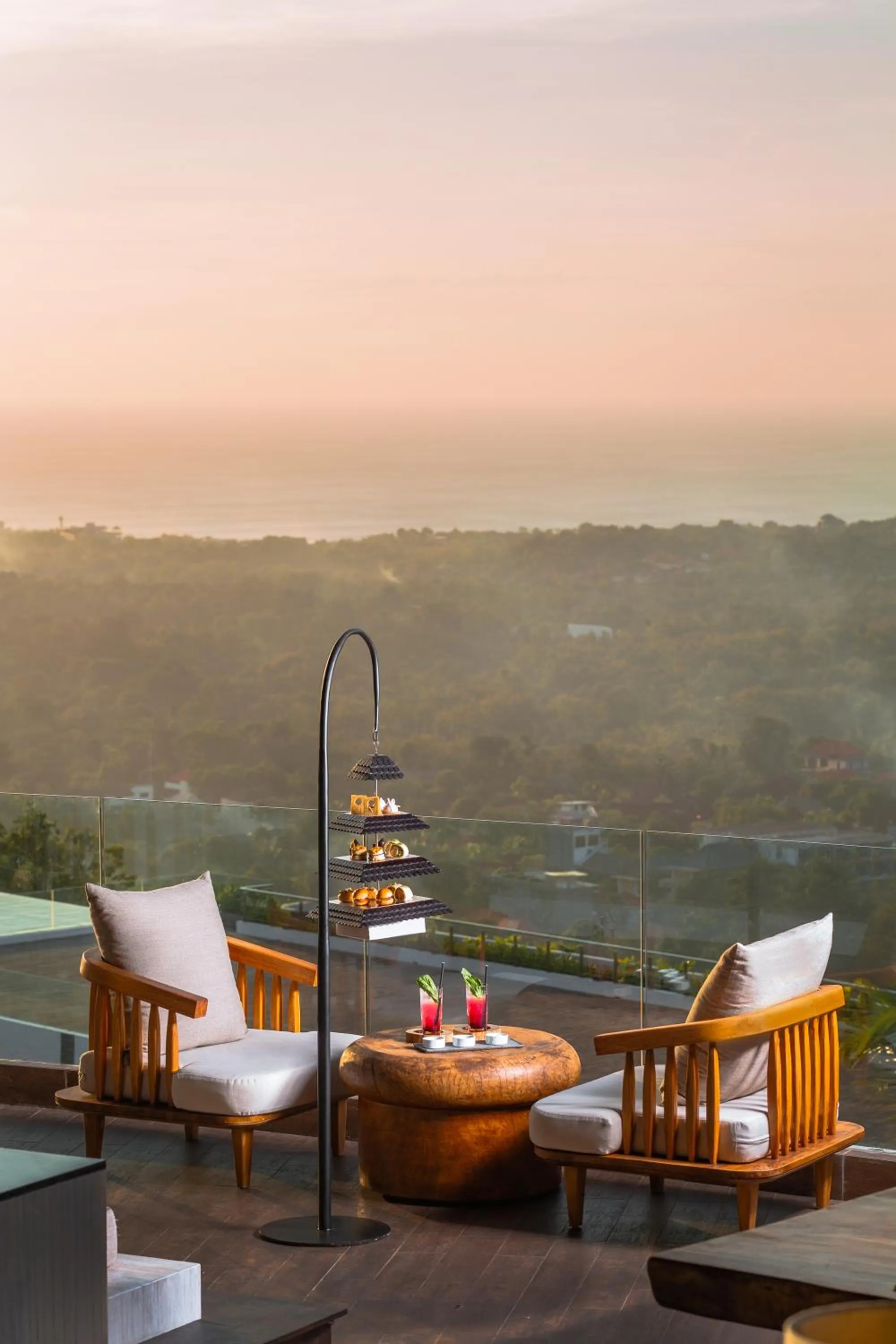 Lounge or bar in Renaissance Bali Uluwatu Resort & Spa