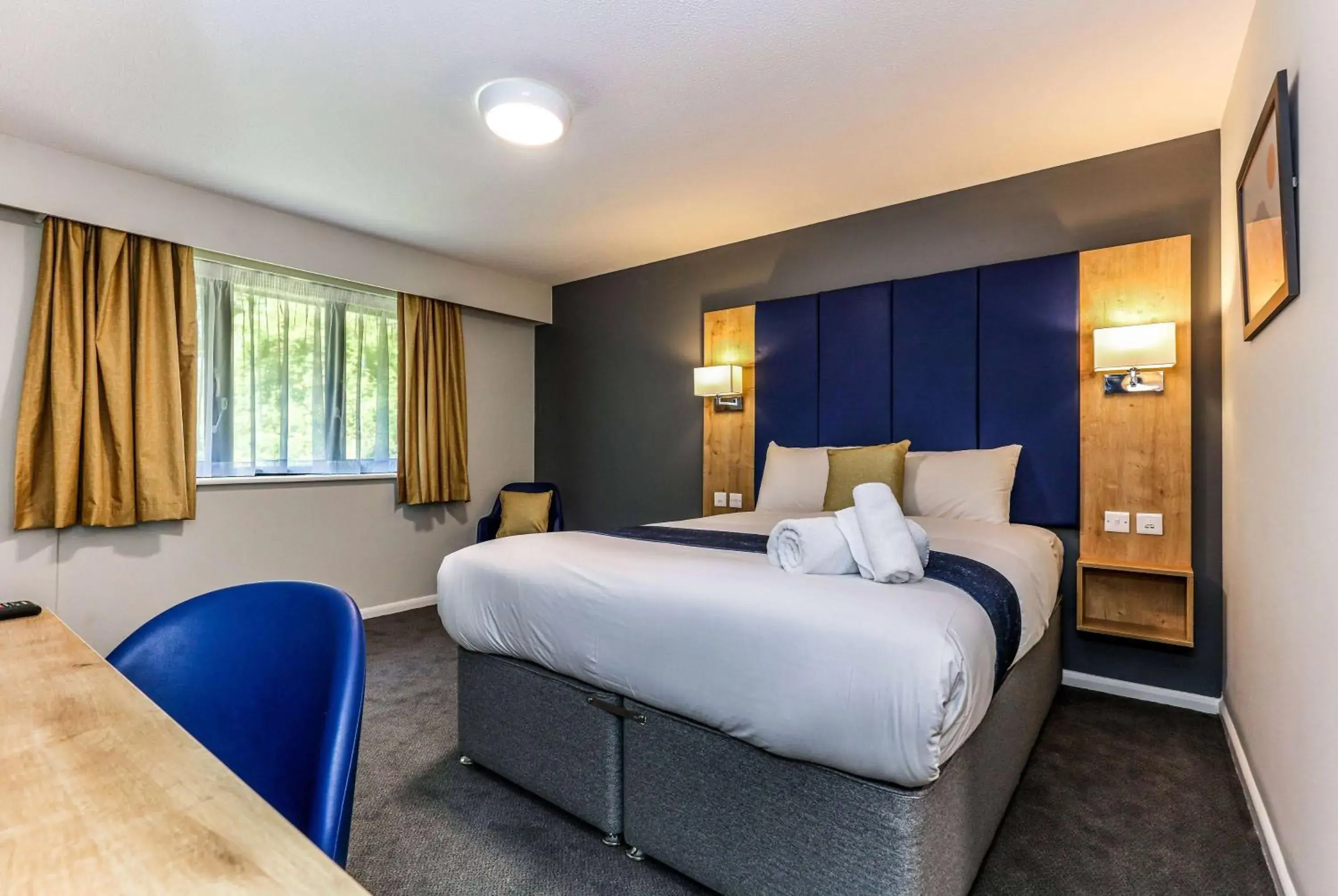 Bed in Days Inn Warwick Northbound M40 Bed in Days Inn Warwick Northbound M40