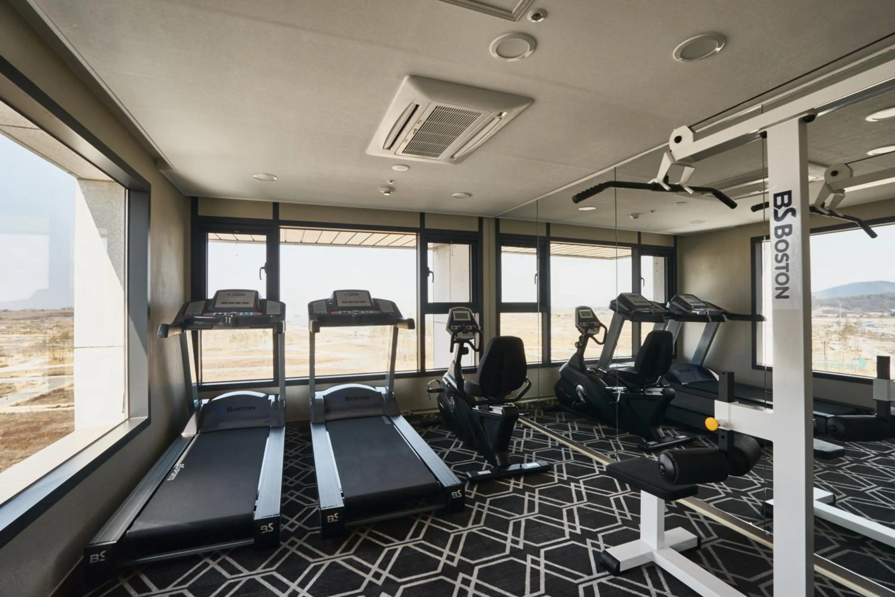 Fitness centre/facilities in Royal Emporium Incheon Airport